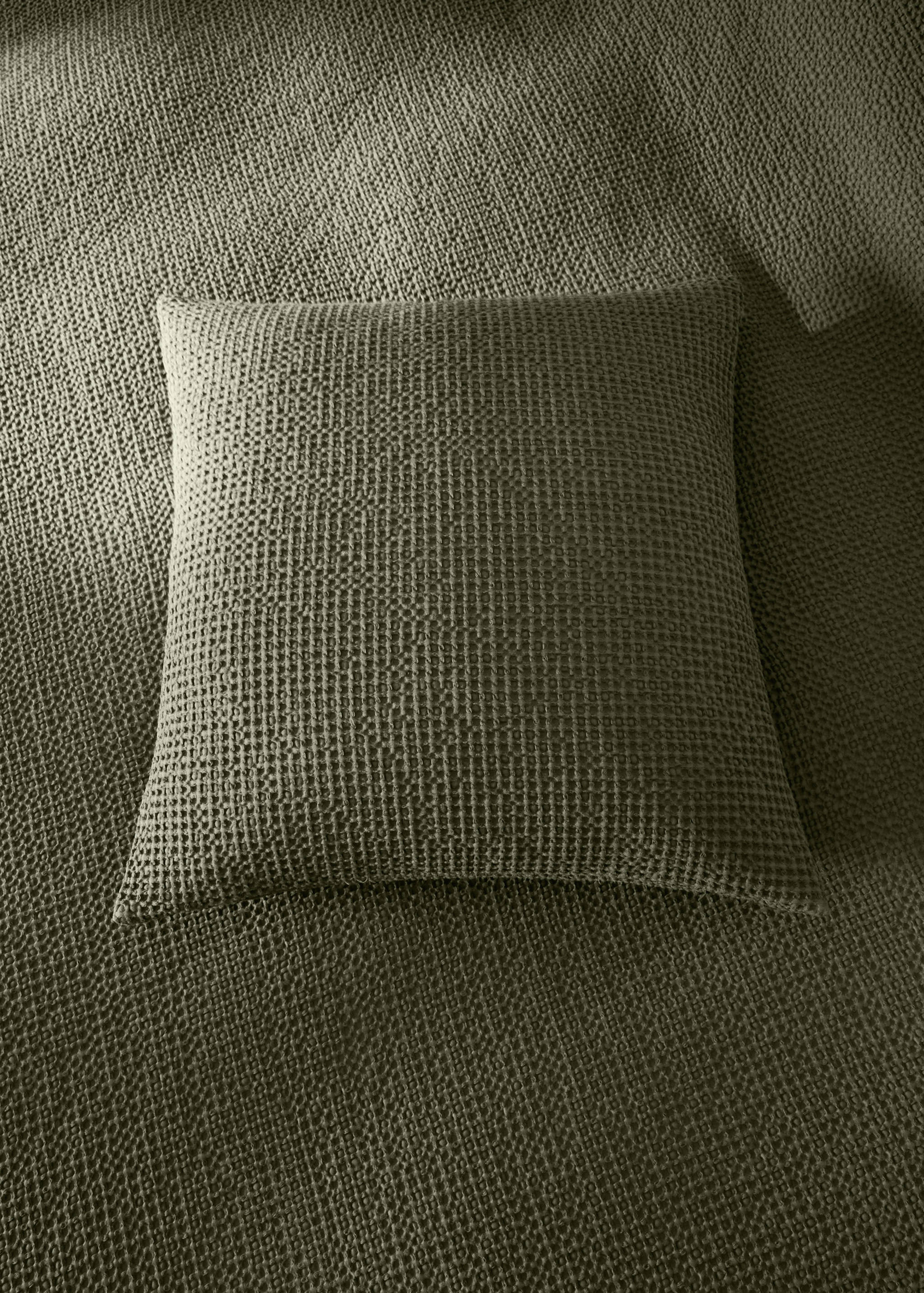 Housse de coussin en coton garment-dyed waffle 50x50 cm - Plan général