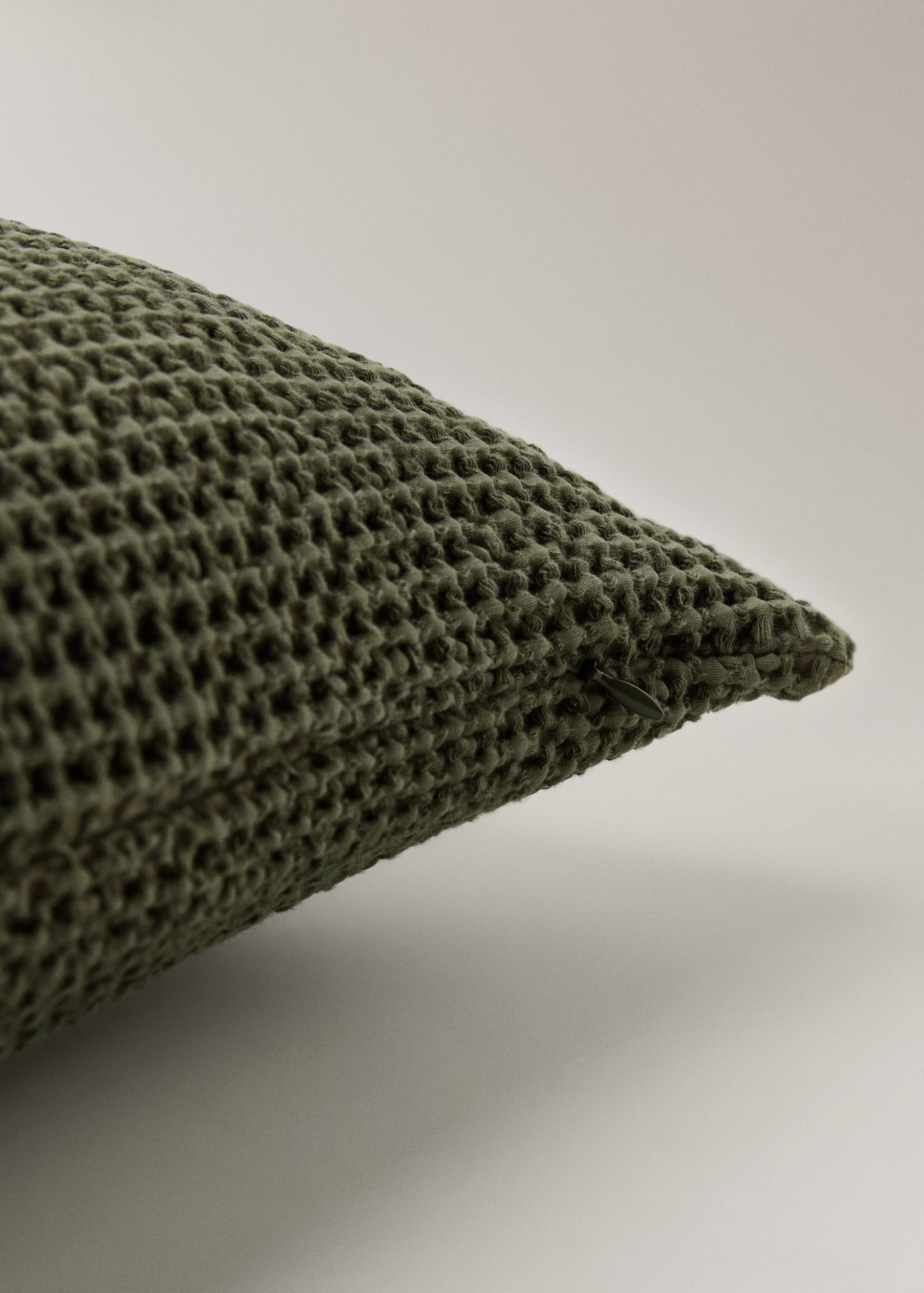 Housse de coussin en coton garment-dyed waffle 50x50 cm - Détail de l'article 1