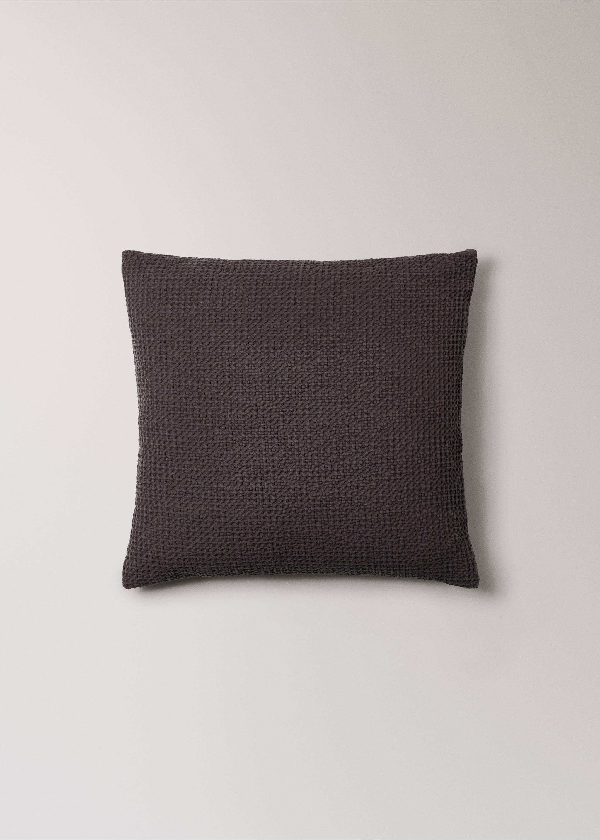 Housse de coussin en coton garment-dyed waffle 50x50 cm - Article sans modèle, Rouge foncé. Ref: 17071531-00.