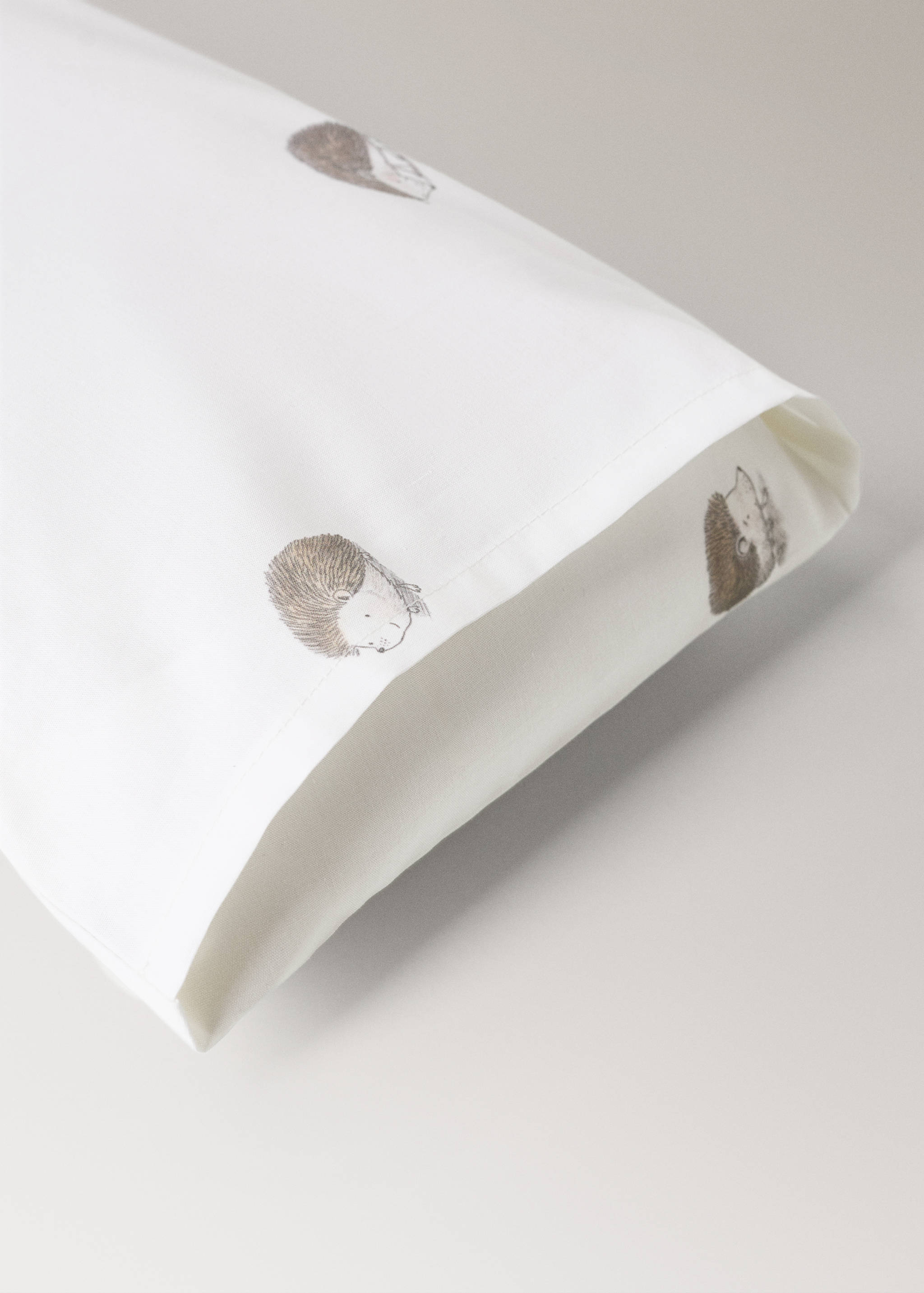 Cotton duvet cover and pillow set with hedgehog print - Details of the article 3