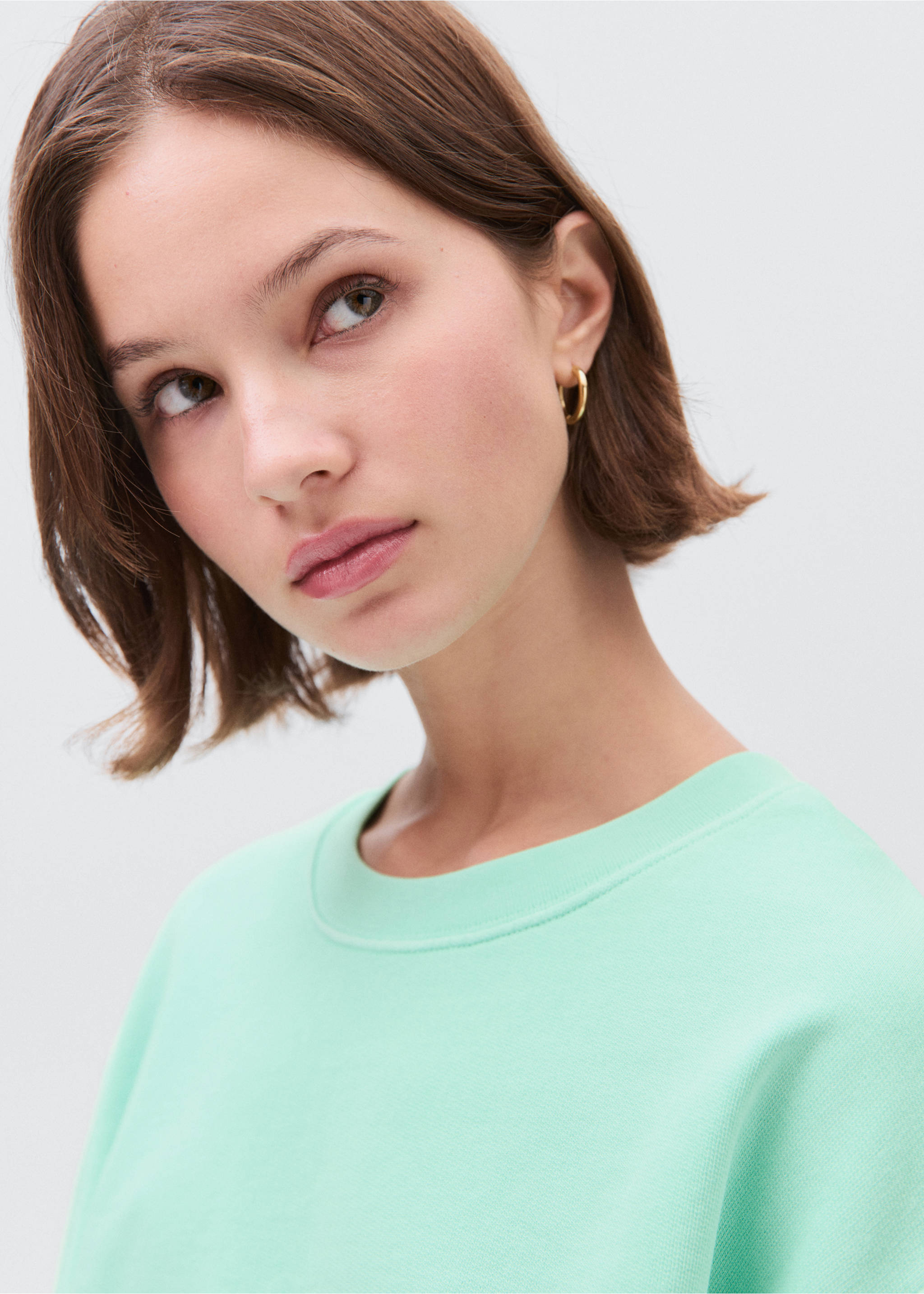 Sweatshirt with seamless finish - Details of the article 1, Green. Ref: 17071553-00.