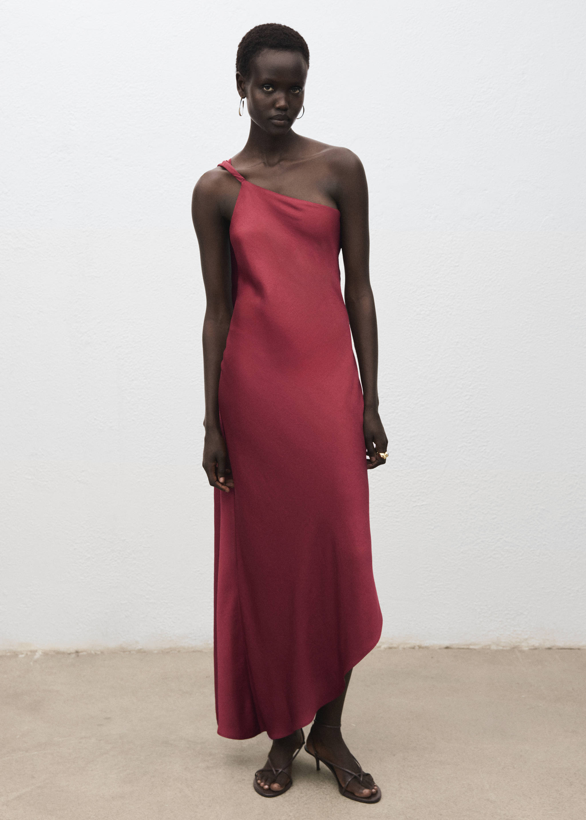 Asymmetrical satin dress - General plane