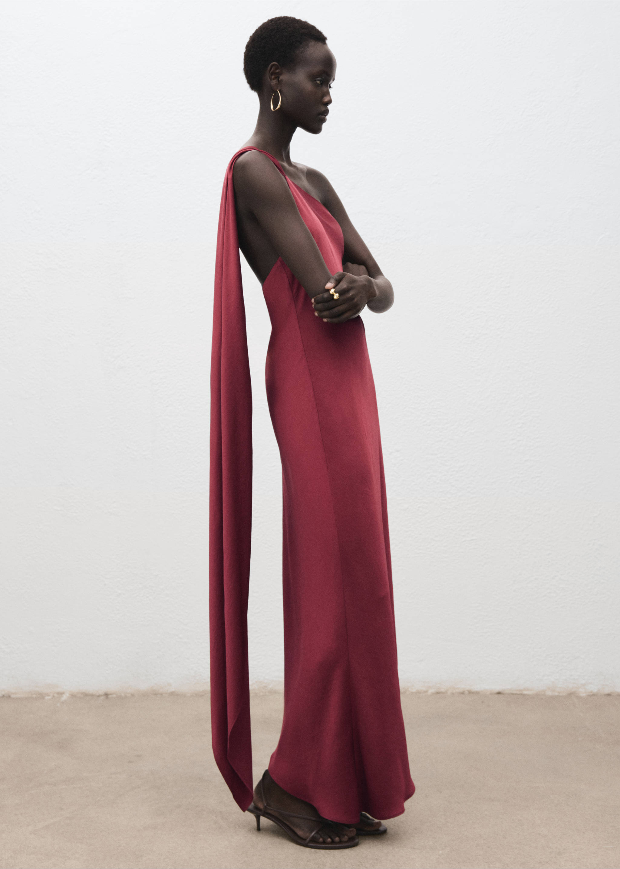 Asymmetrical satin dress - Details of the article 2, Wine. Ref: 17071555-00.