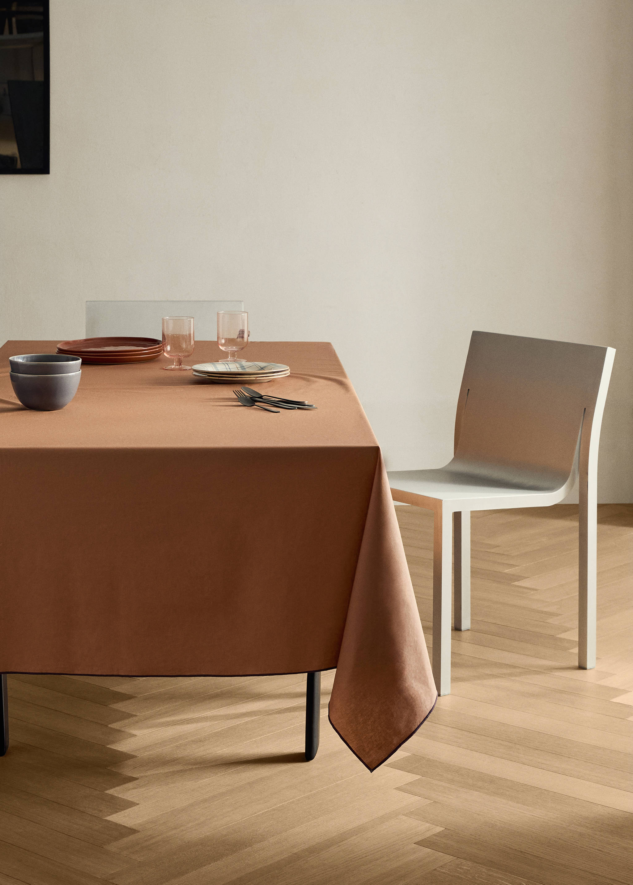 Nappe en coton enduit overlock pour 6 à 8 convives - Plan général