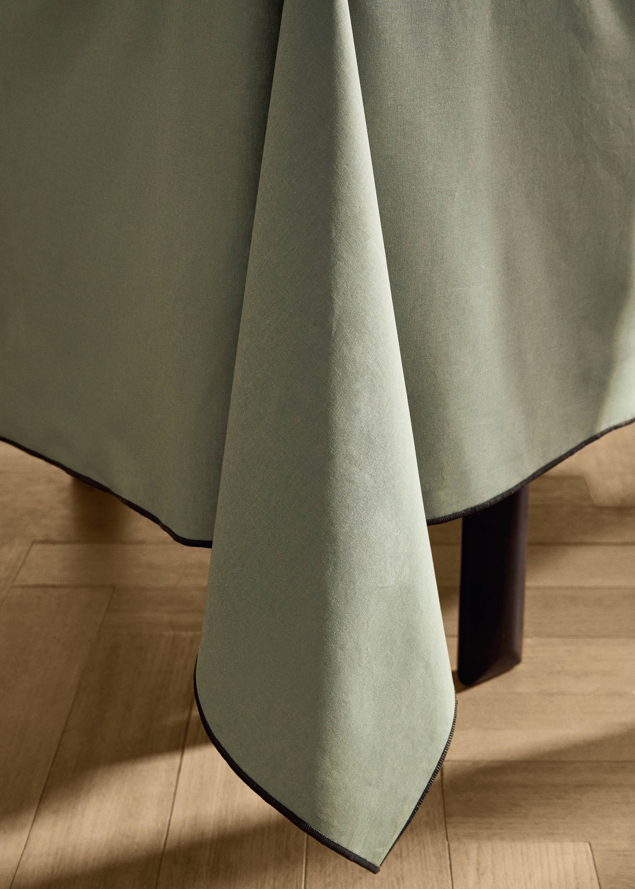 Nappe en coton enduit overlock pour 6 à 8 convives - Détail de l'article 7