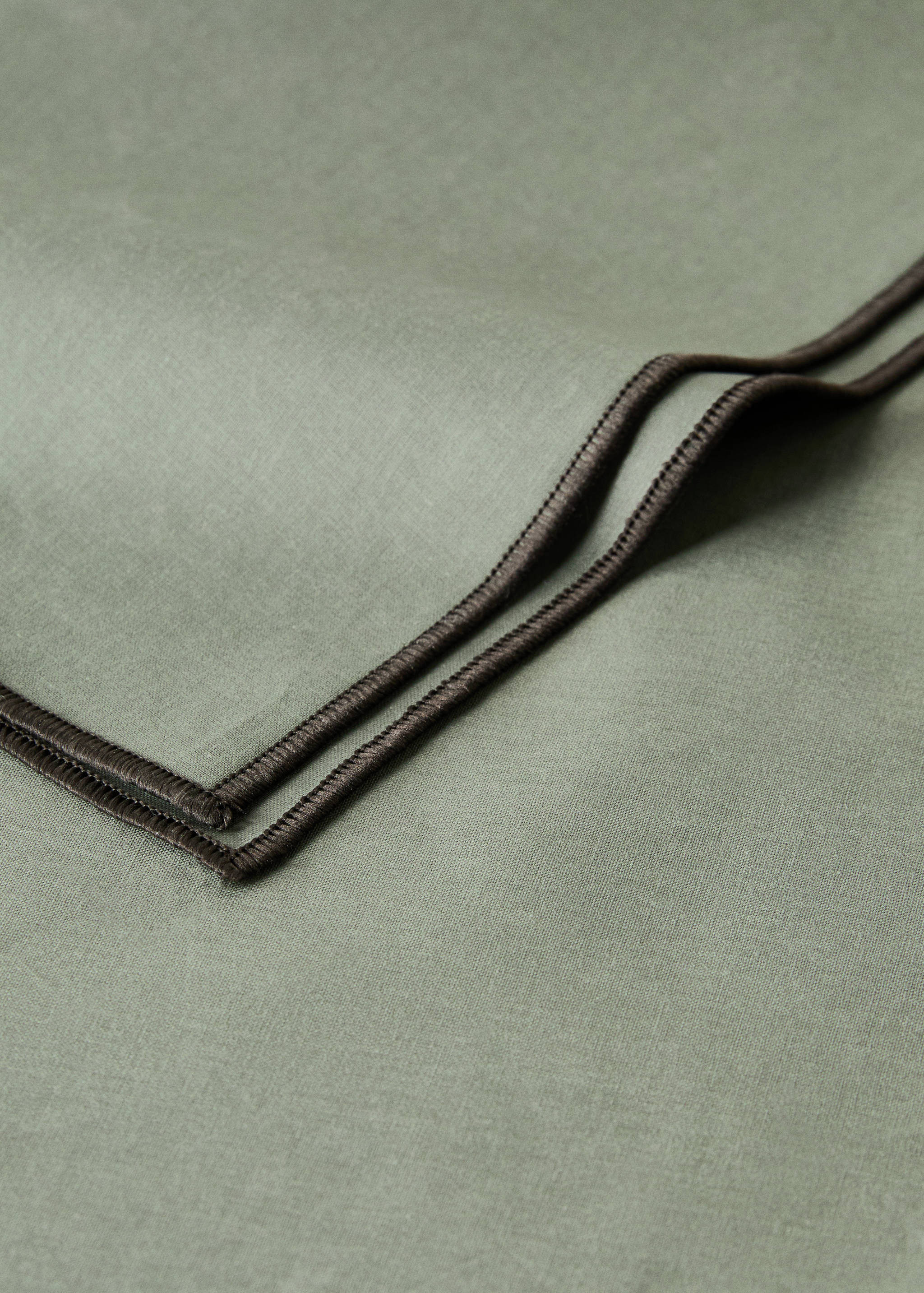 Nappe en coton enduit overlock pour 6 à 8 convives - Détail de l'article 1