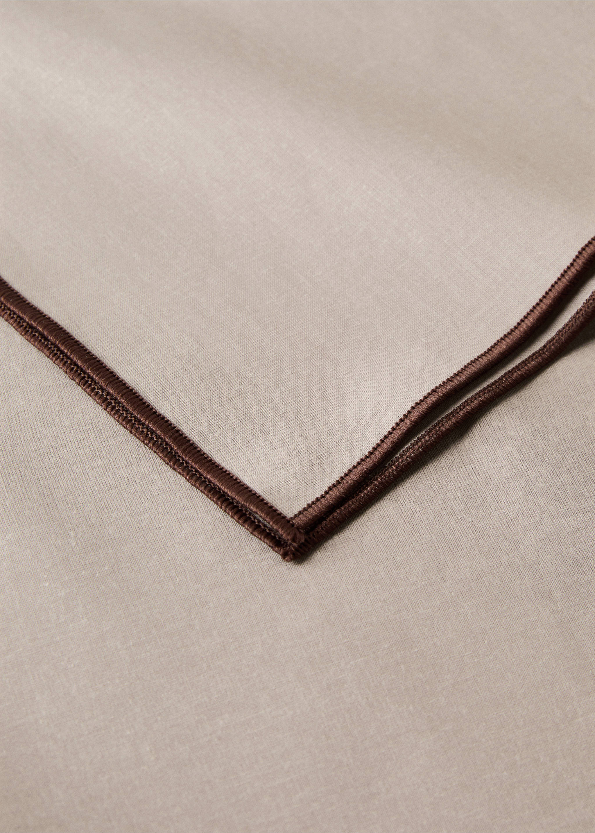 Nappe en coton enduit overlock pour 6 à 8 convives - Détail de l'article 1, Marron clair/pastel. Ref: 17071585-00.
