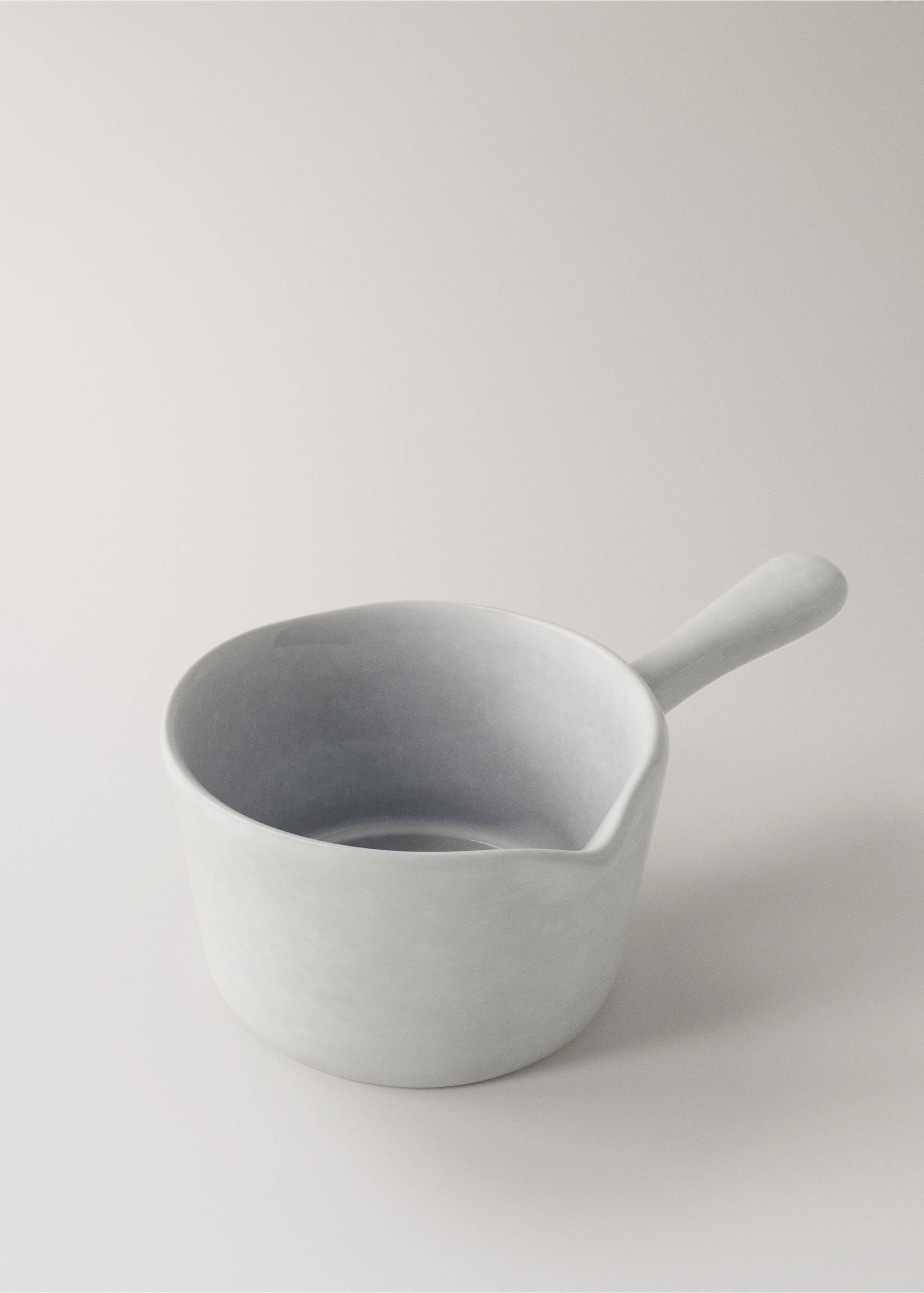 Earthenware saucepan with handle and design - Details of the article 1, Light/Pastel Grey. Ref: 17072033-00.