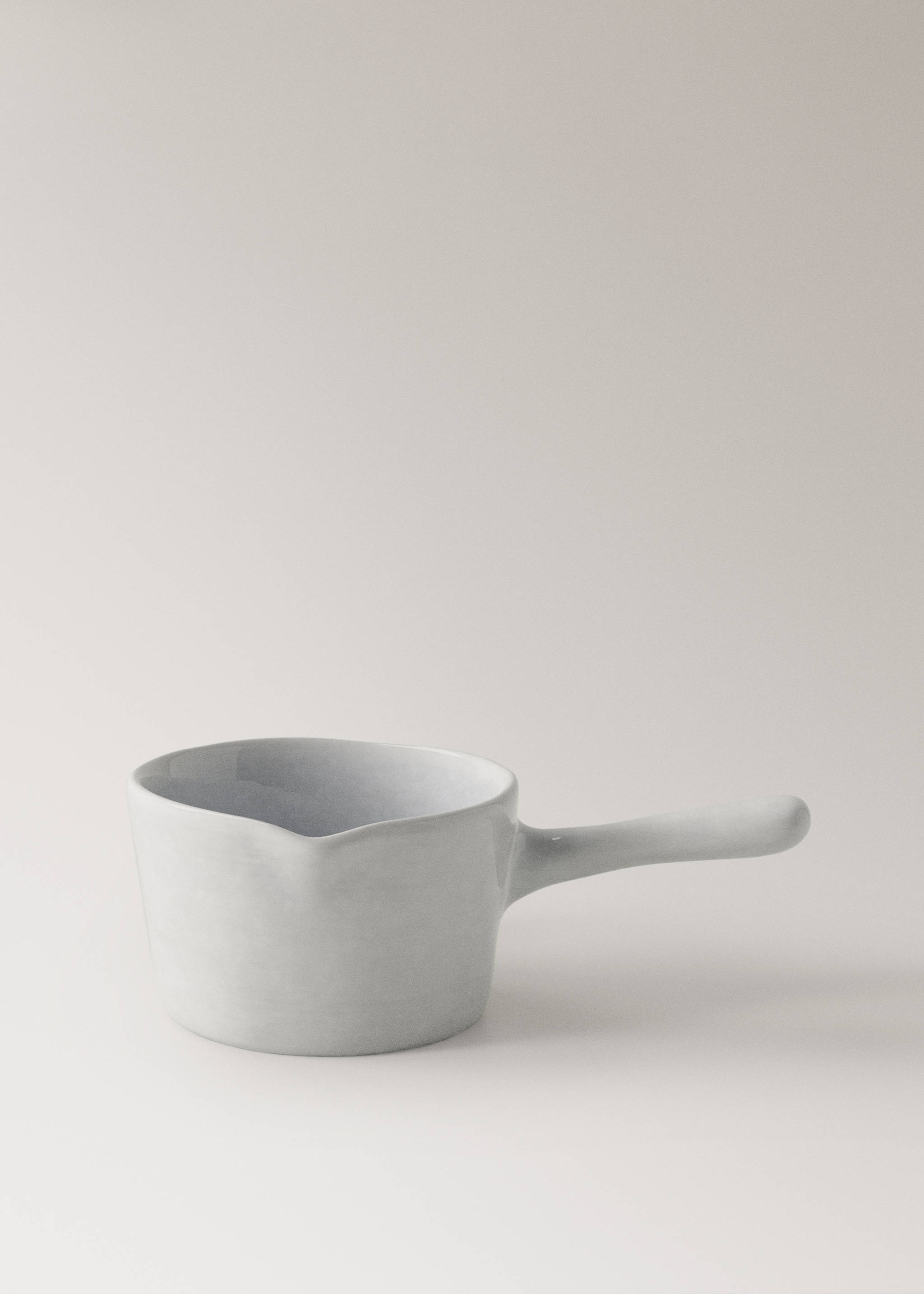 Earthenware saucepan with handle and design - Article without model
