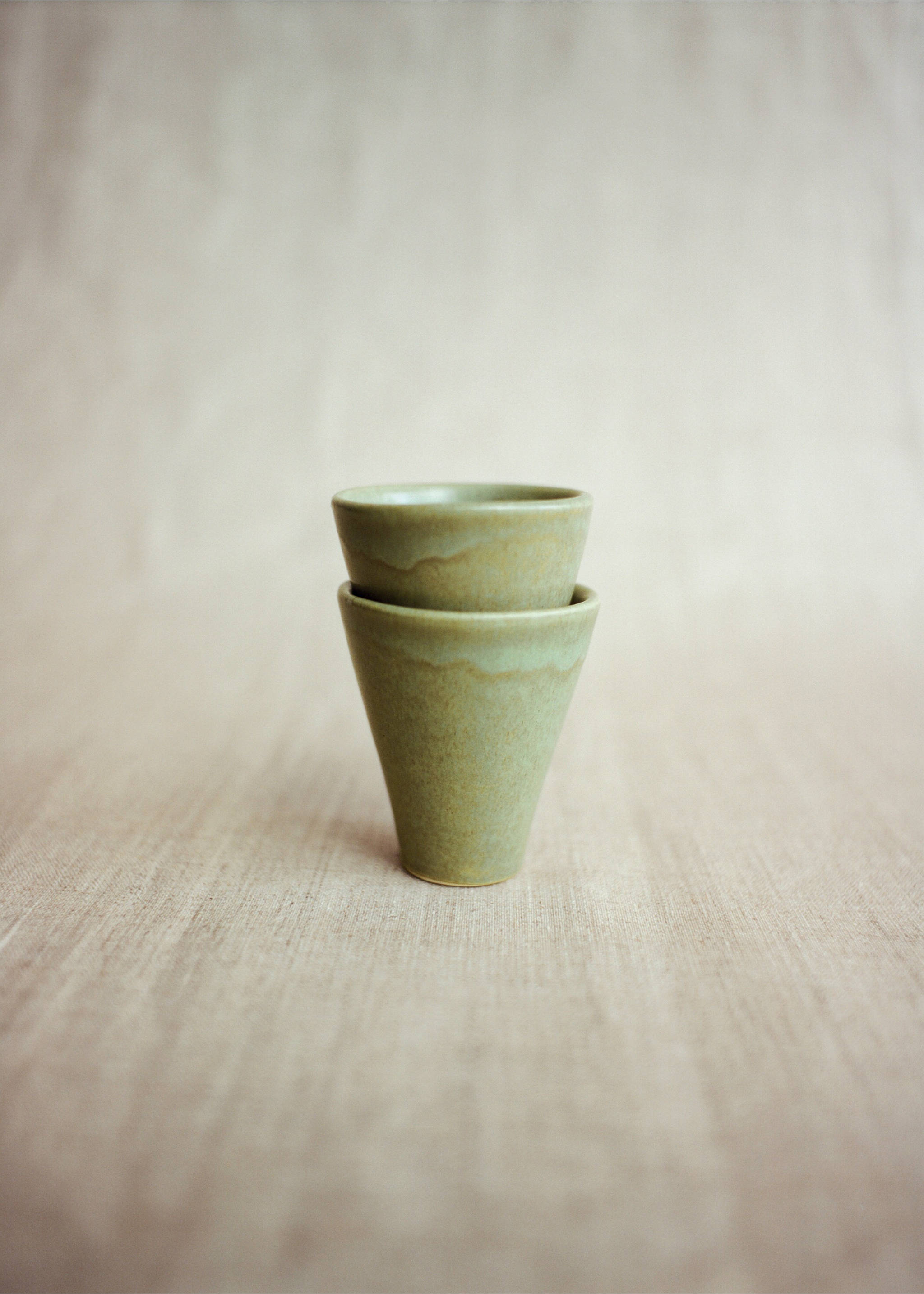 Tasse à café espresso en grès organique - Détail de l'article 6, Vert. Ref: 17072038-00.