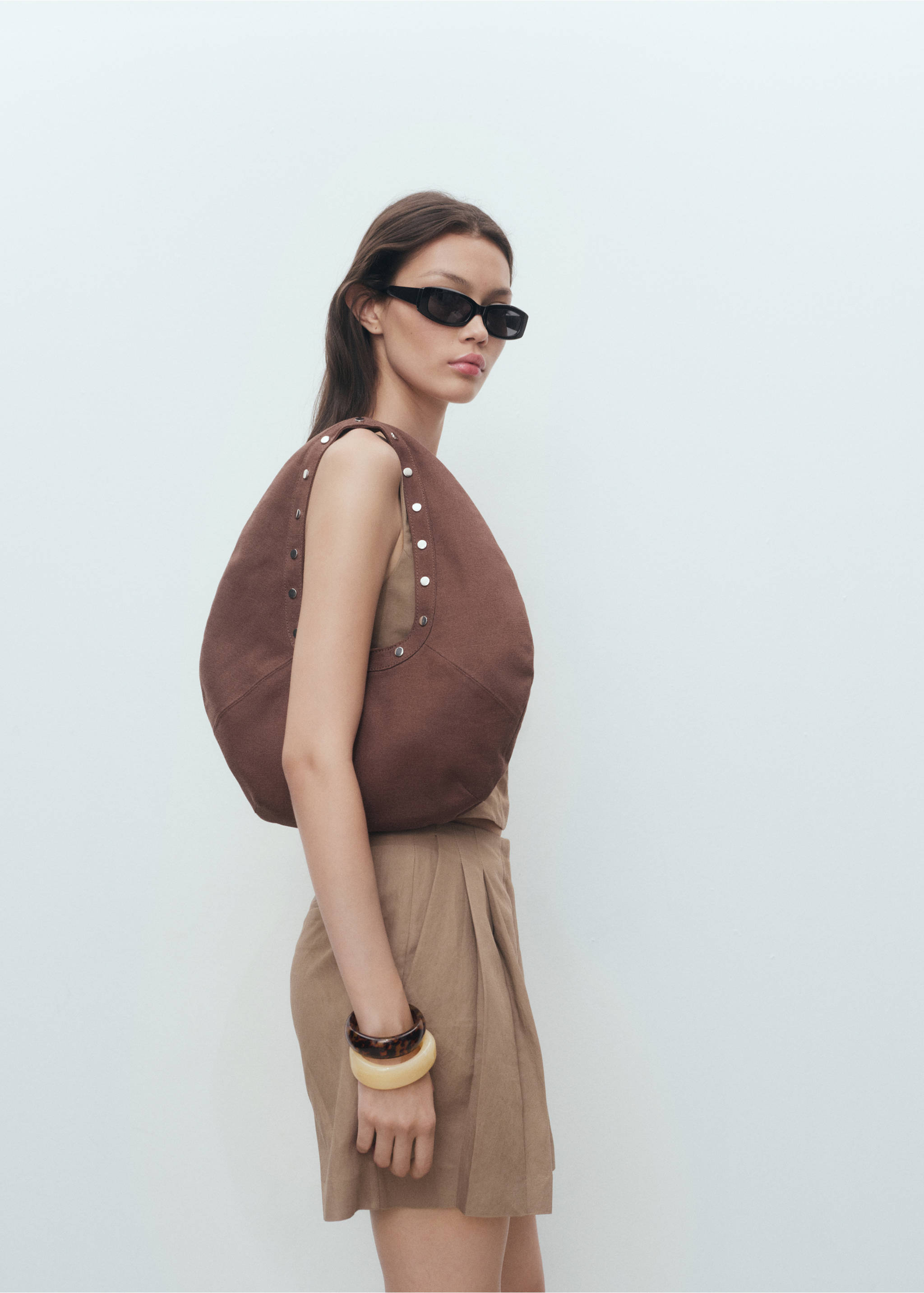Linen bermuda shorts - Details of the article 1, Brown. Ref: 17072537-00.