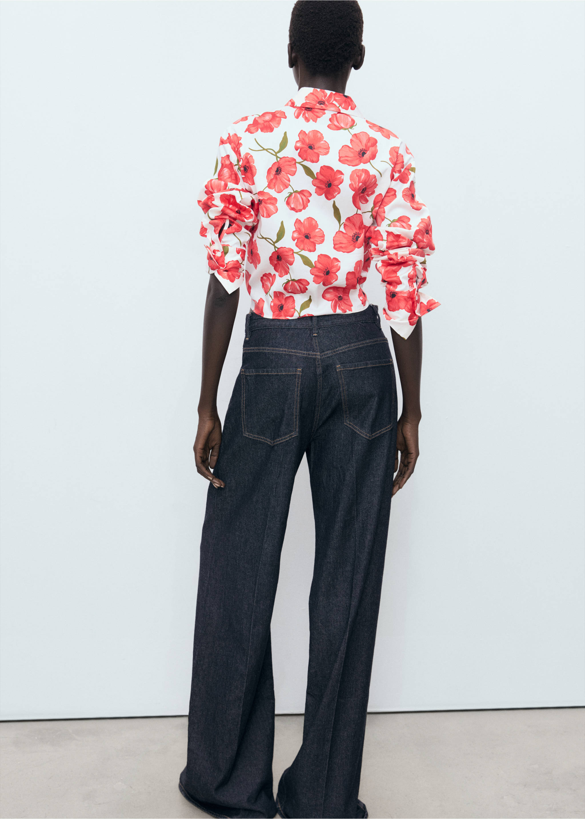 Floral-print poplin shirt - Reverse of the article, Off White. Ref: 17072897-00.