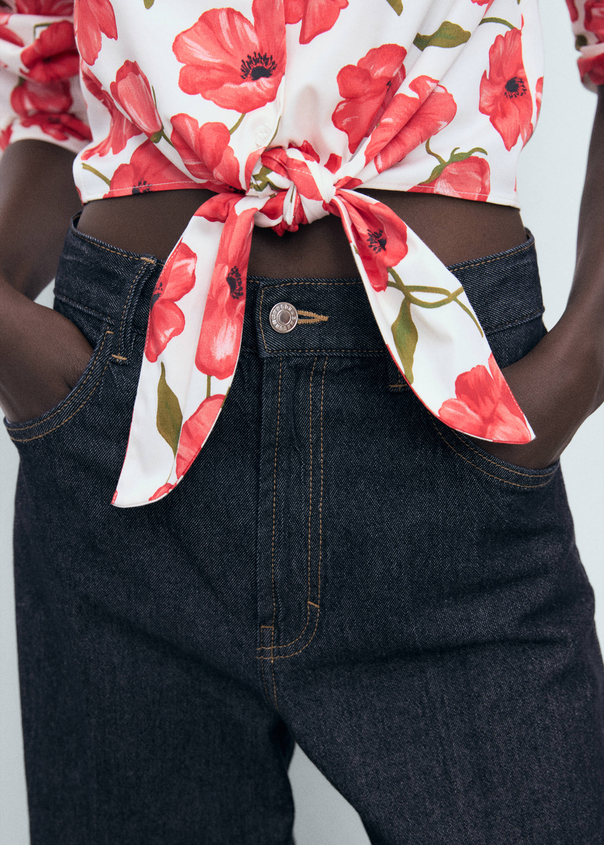 Bluse aus Popelin mit floralem Print - Detail des Artikels 3