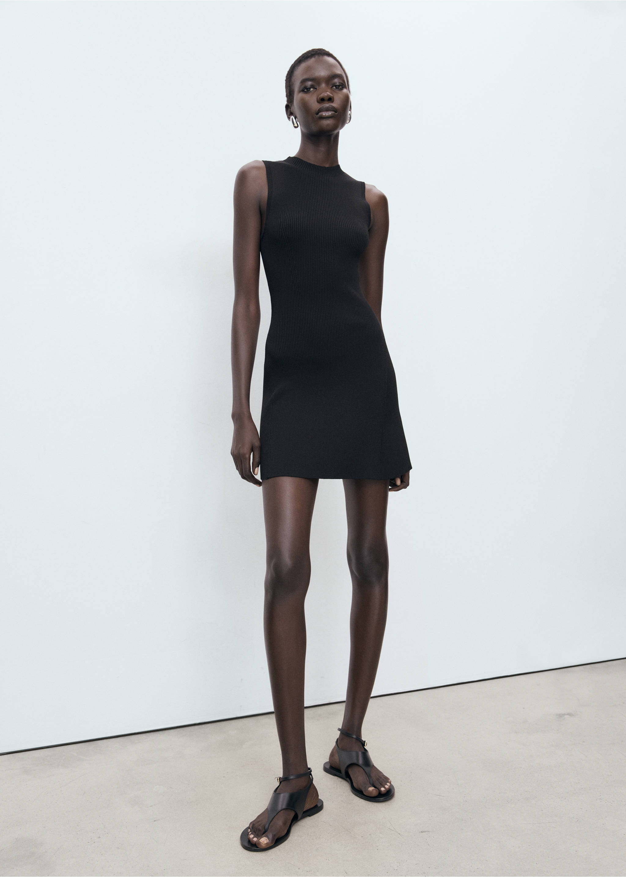 Tailliertes Strickkleid - Allgemeine Ansicht, Schwarz. Ref: 17072904-00.