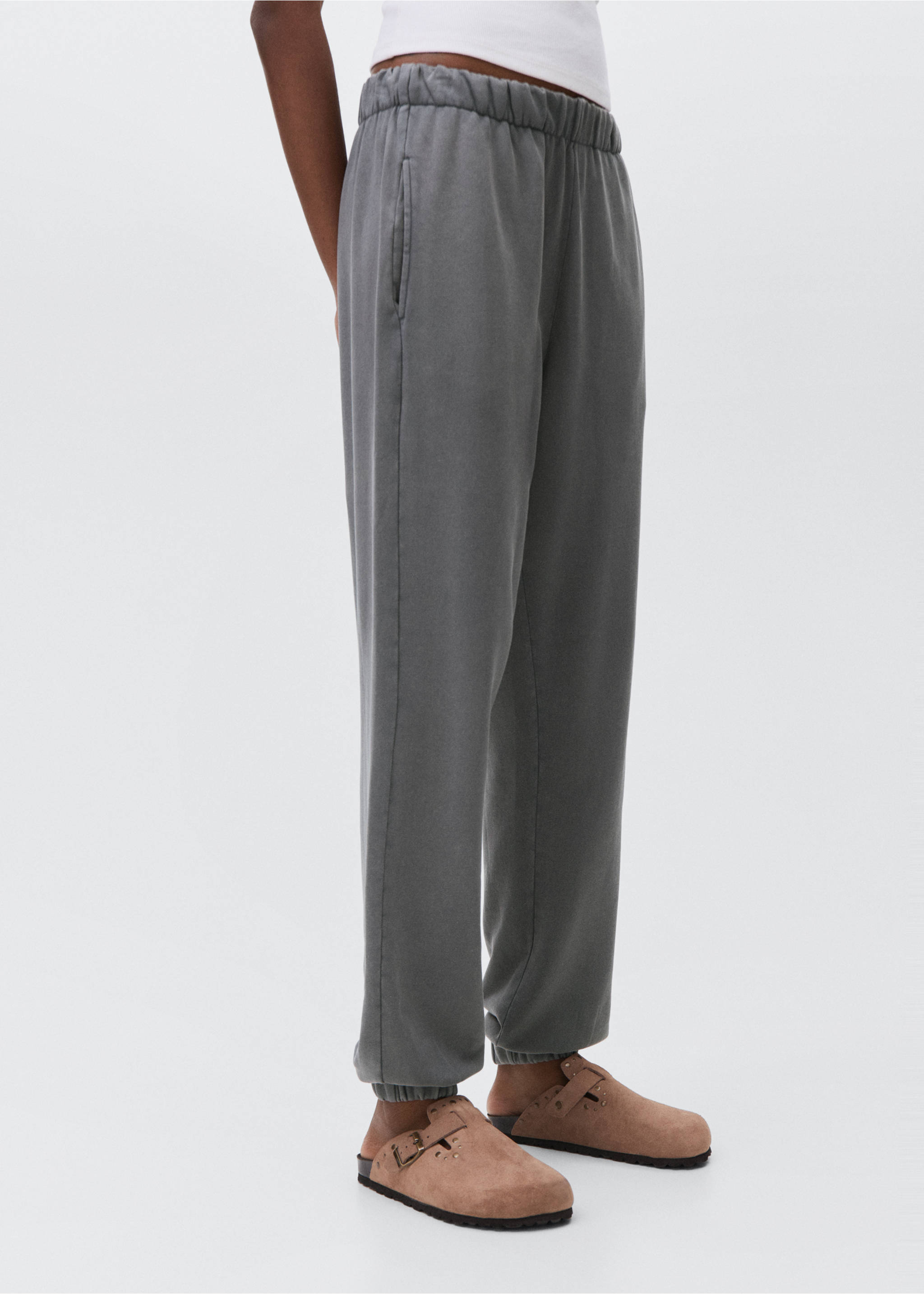 Cotton joggers with elastic waist - Details of the article 6, Charcoal. Ref: 17072910-00.