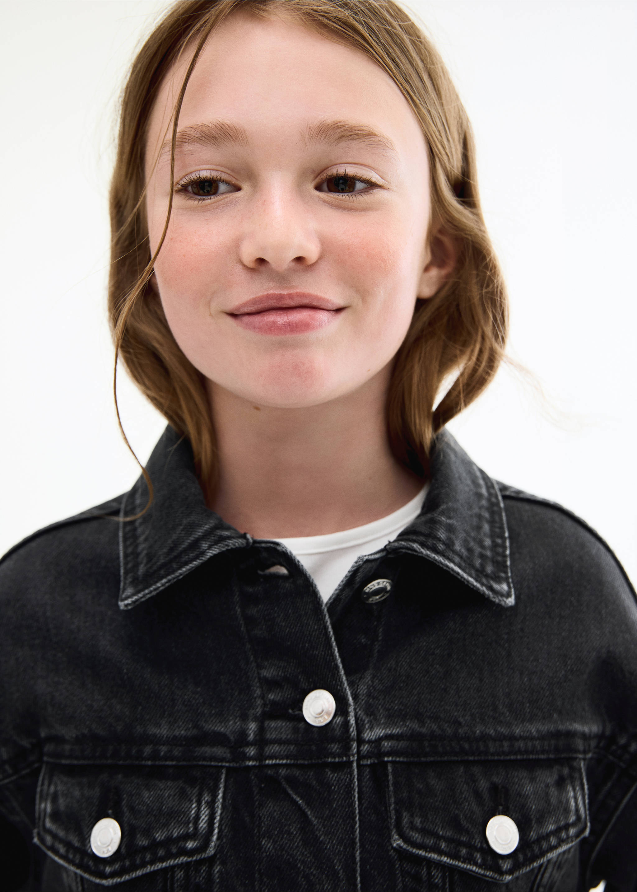 Basic denim jacket - Details of the article 1, Black denim. Ref: 17072911-00.