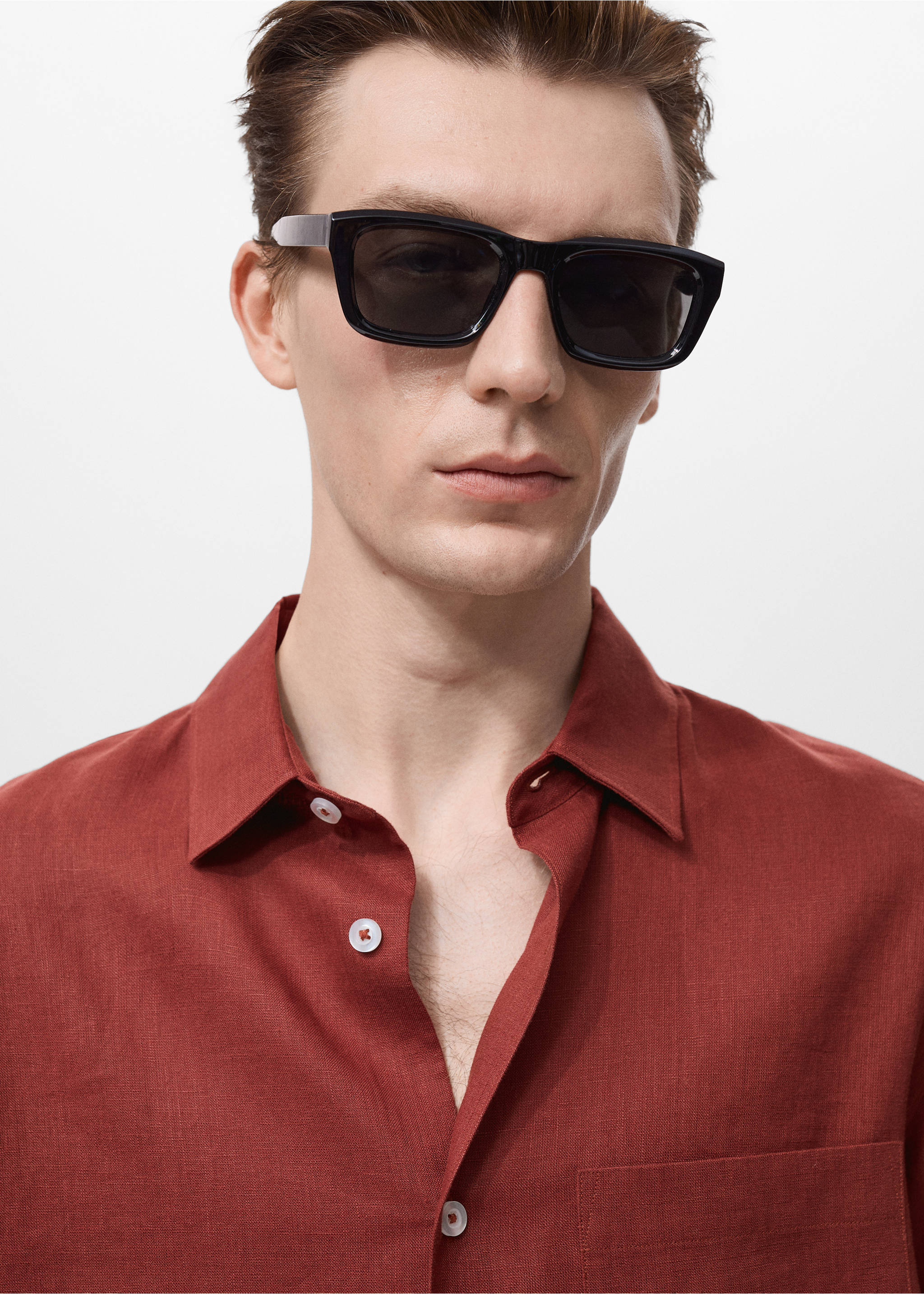 100% linen shirt with pocket - Details of the article 1, Cherry. Ref: 17072912-00.