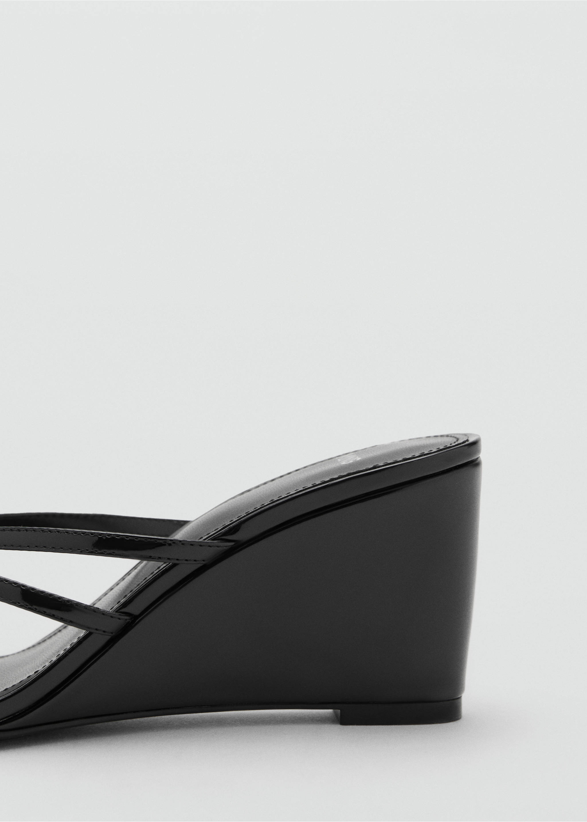 Wedge sandals with crisscross straps - Details of the article 1, Black. Ref: 17072916-00.