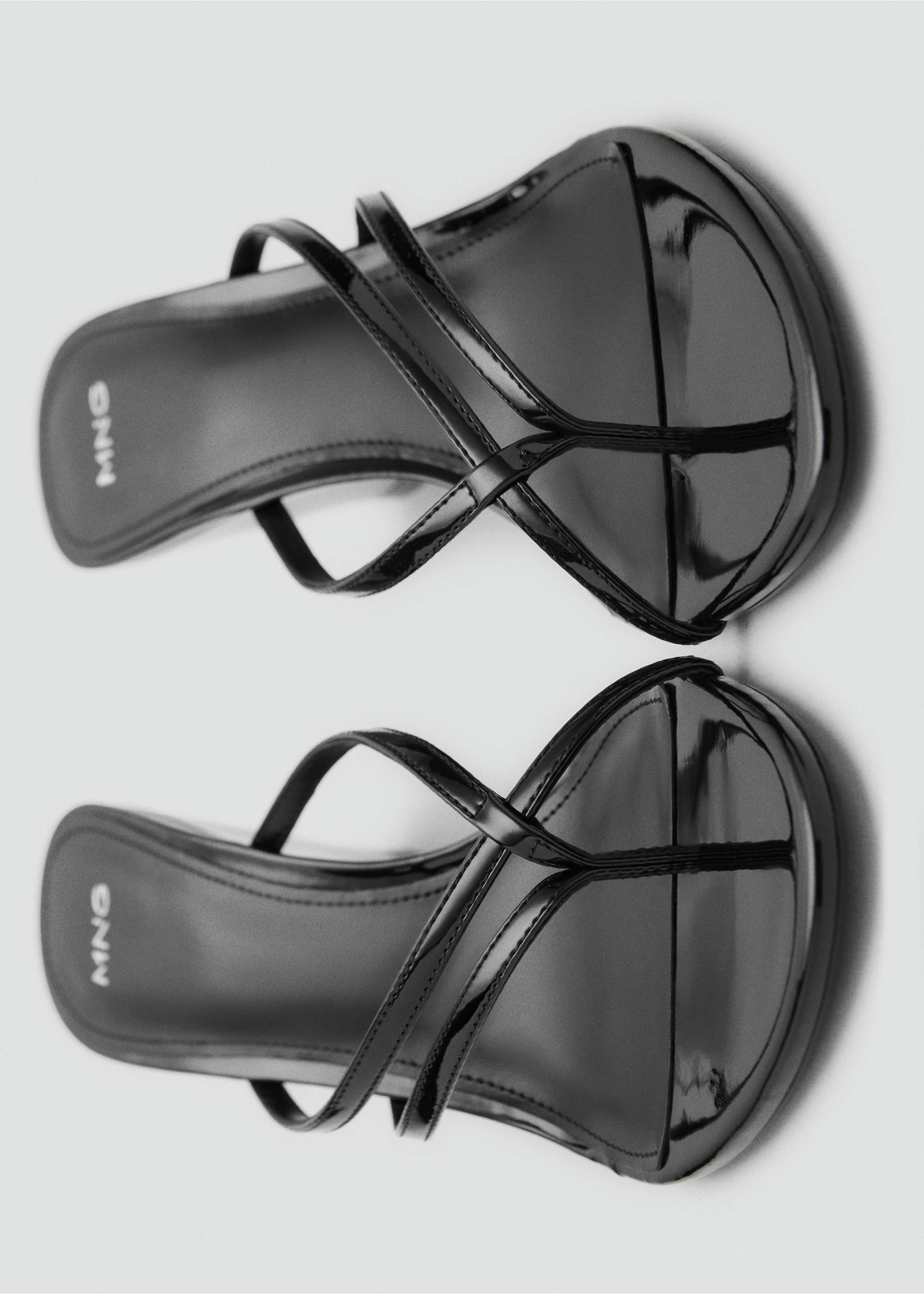 Wedge sandals with crisscross straps - Details of the article 2, Black. Ref: 17072916-00.