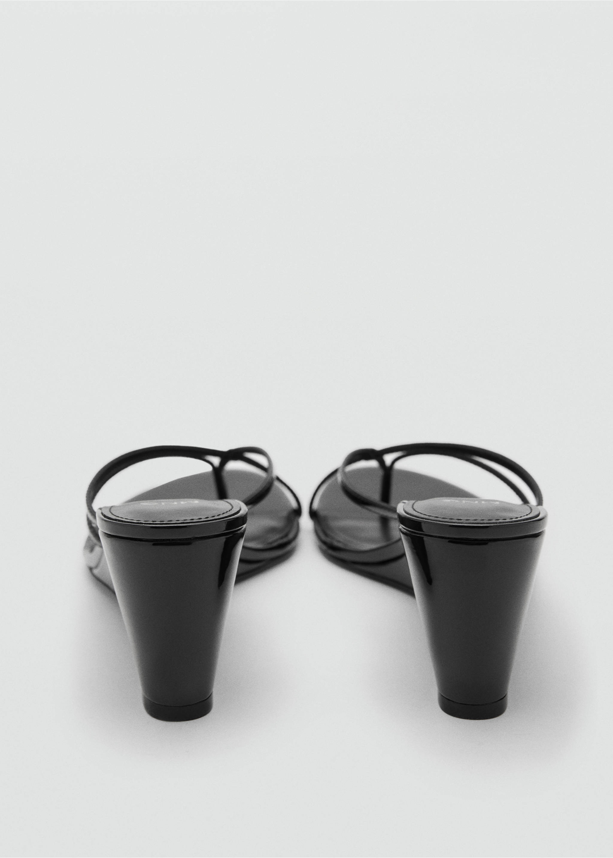 Wedge sandals with crisscross straps - Details of the article 3, Black. Ref: 17072916-00.