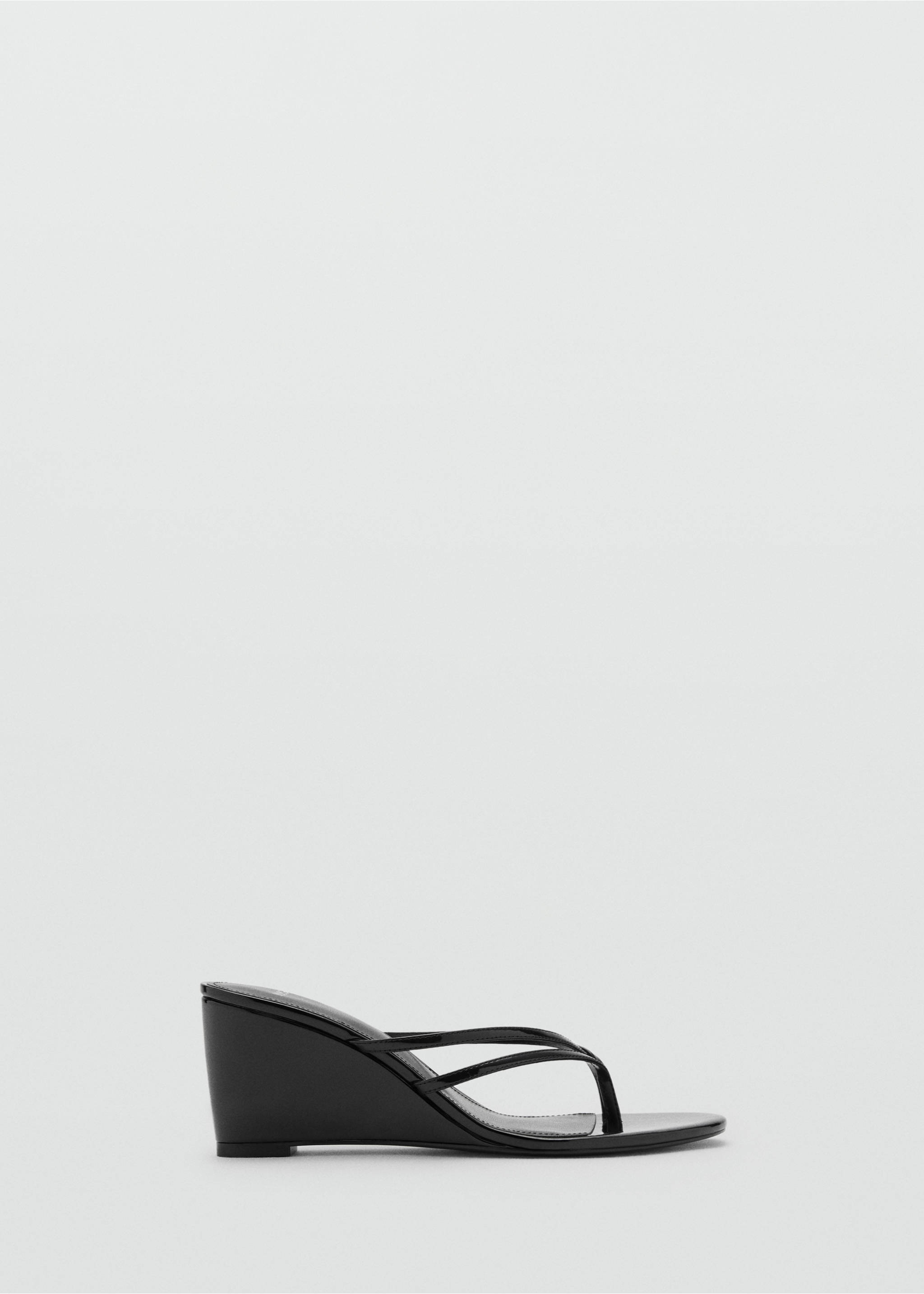Wedge sandals with crisscross straps - Article without model, Black. Ref: 17072916-00.