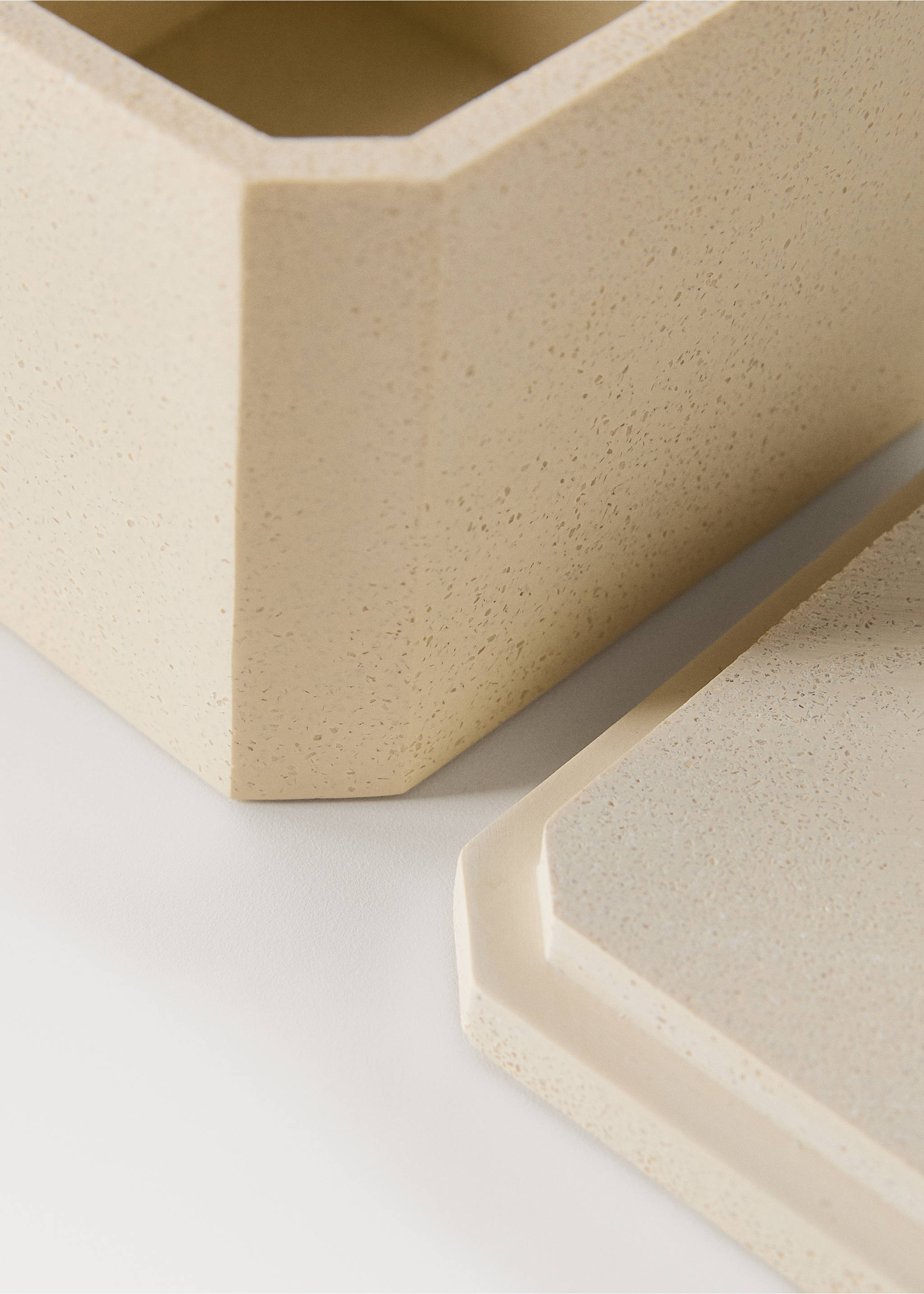 Close-up of an open beige speckled box with an octagonal shape., Sand. Ref: 17072919-00.
