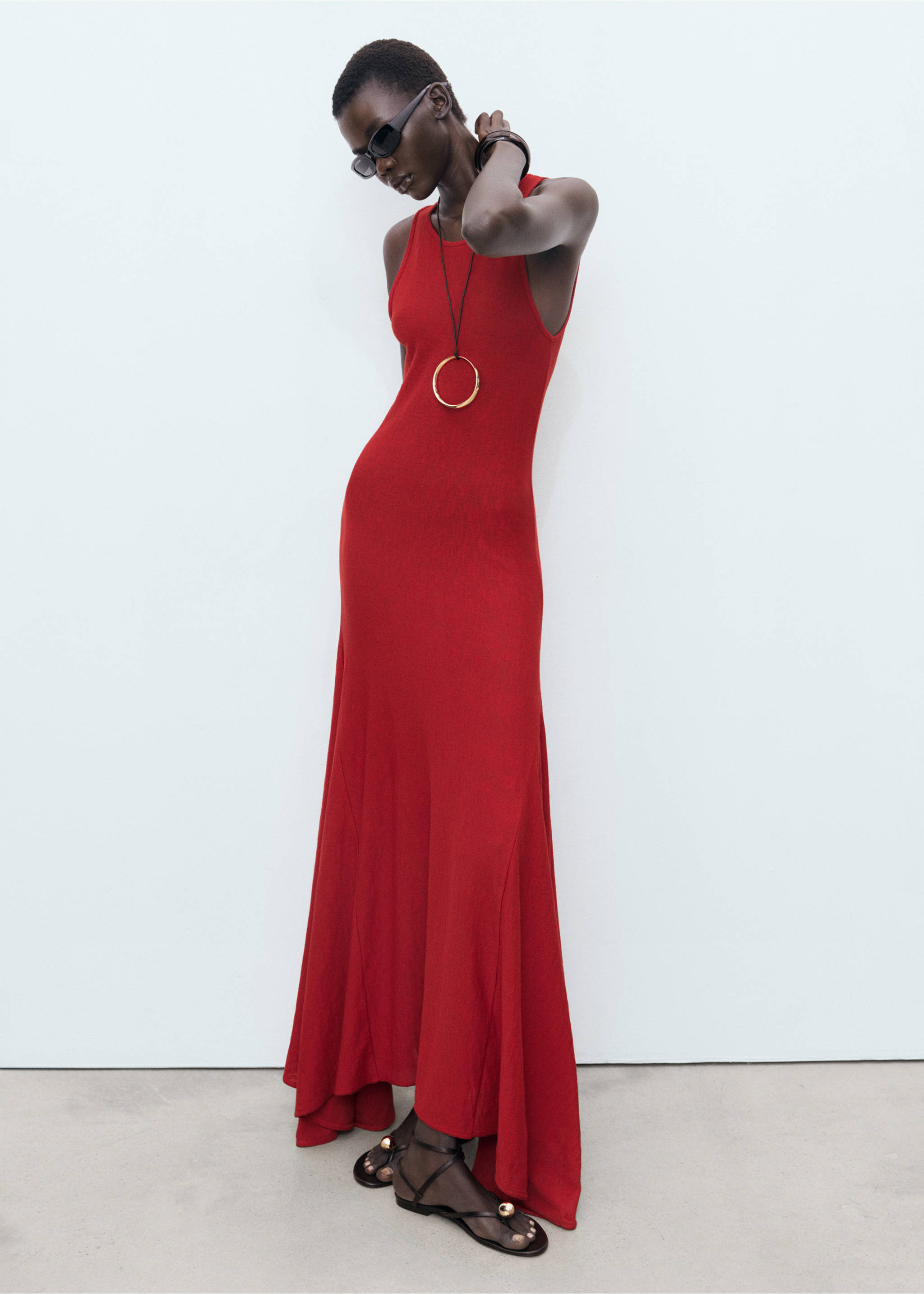 Asymmetrical low-knit dress - General plane, Red. Ref: 17072926-00.