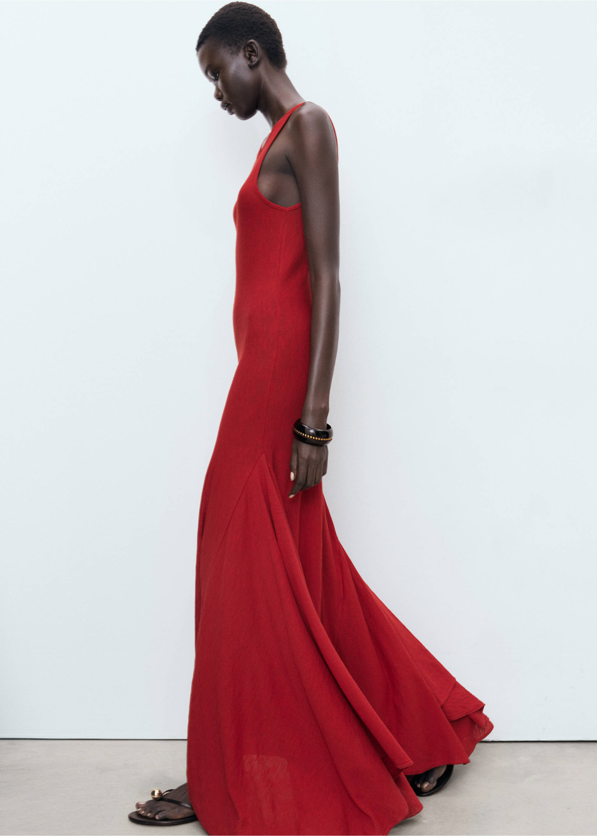 Asymmetrical low-knit dress - Medium plane, Red. Ref: 17072926-00.