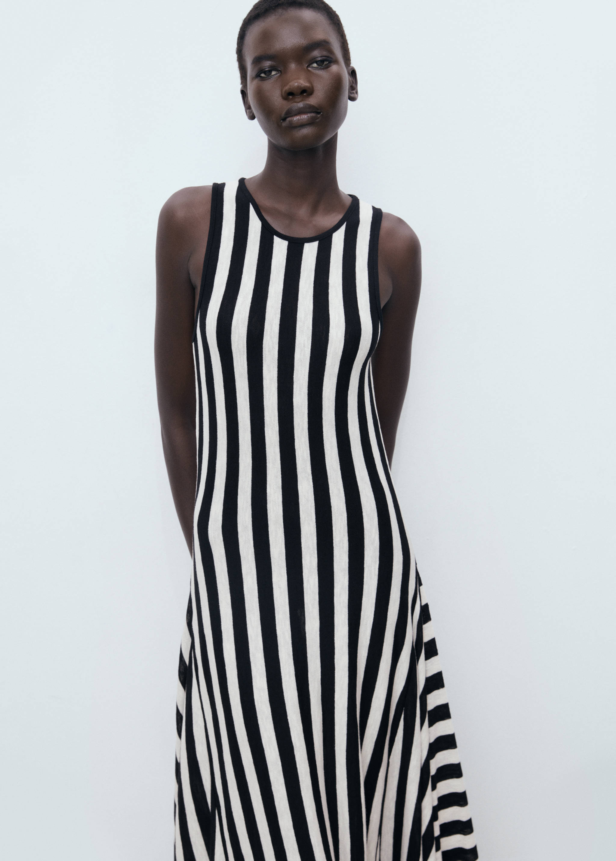 Asymmetrical low-knit dress - Medium plane