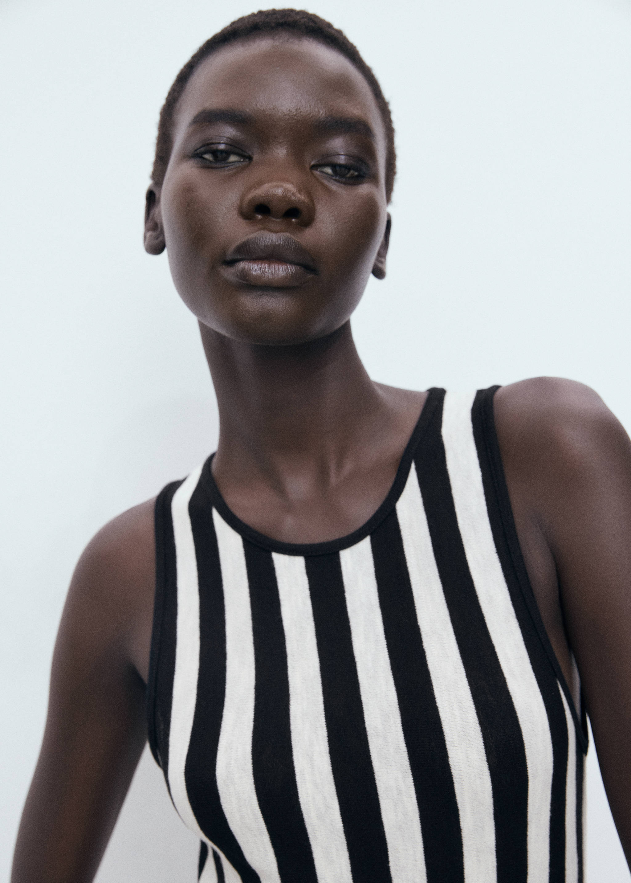 Asymmetrical low-knit dress - Details of the article 1