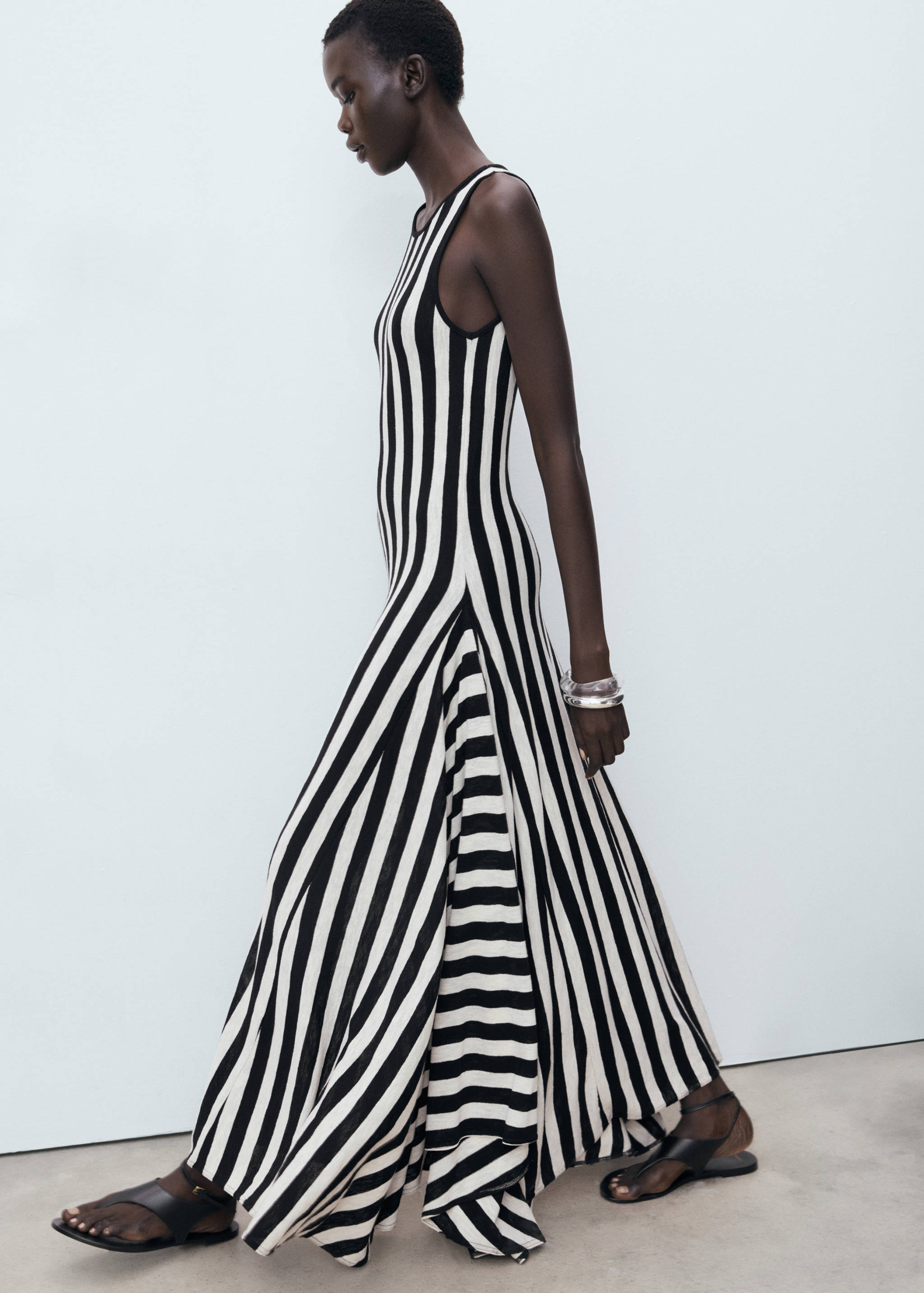 Asymmetrical low-knit dress - Details of the article 2