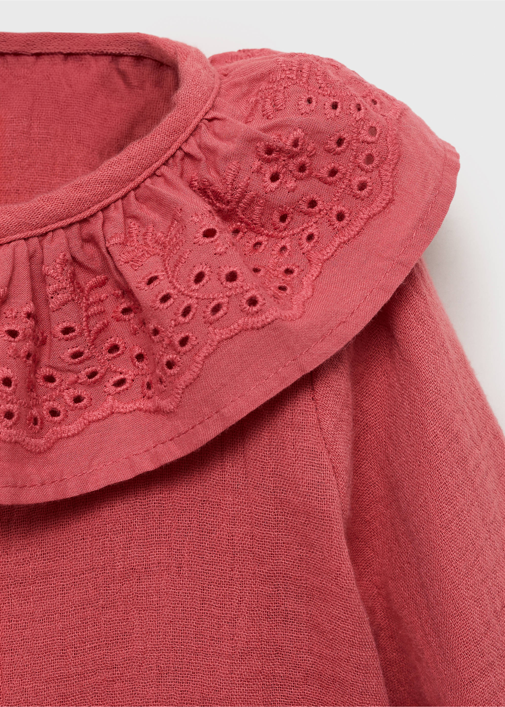 Bambula embroidered blouse - Details of the article 8, Maroon. Ref: 17073277-00.