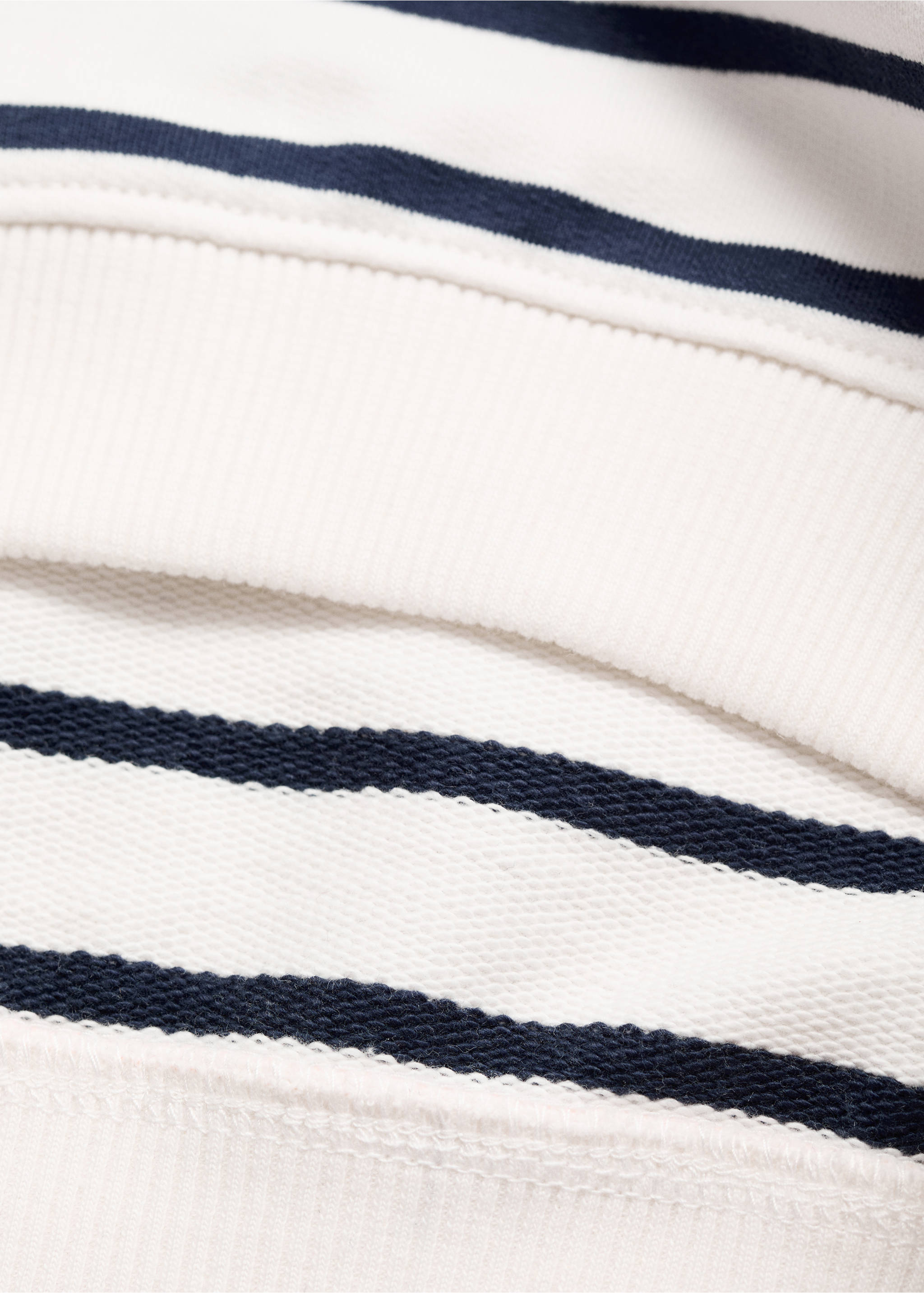 Sudadera bordado corazón - Detalle del artículo 0, Blanco roto. Ref: 17073282-00.