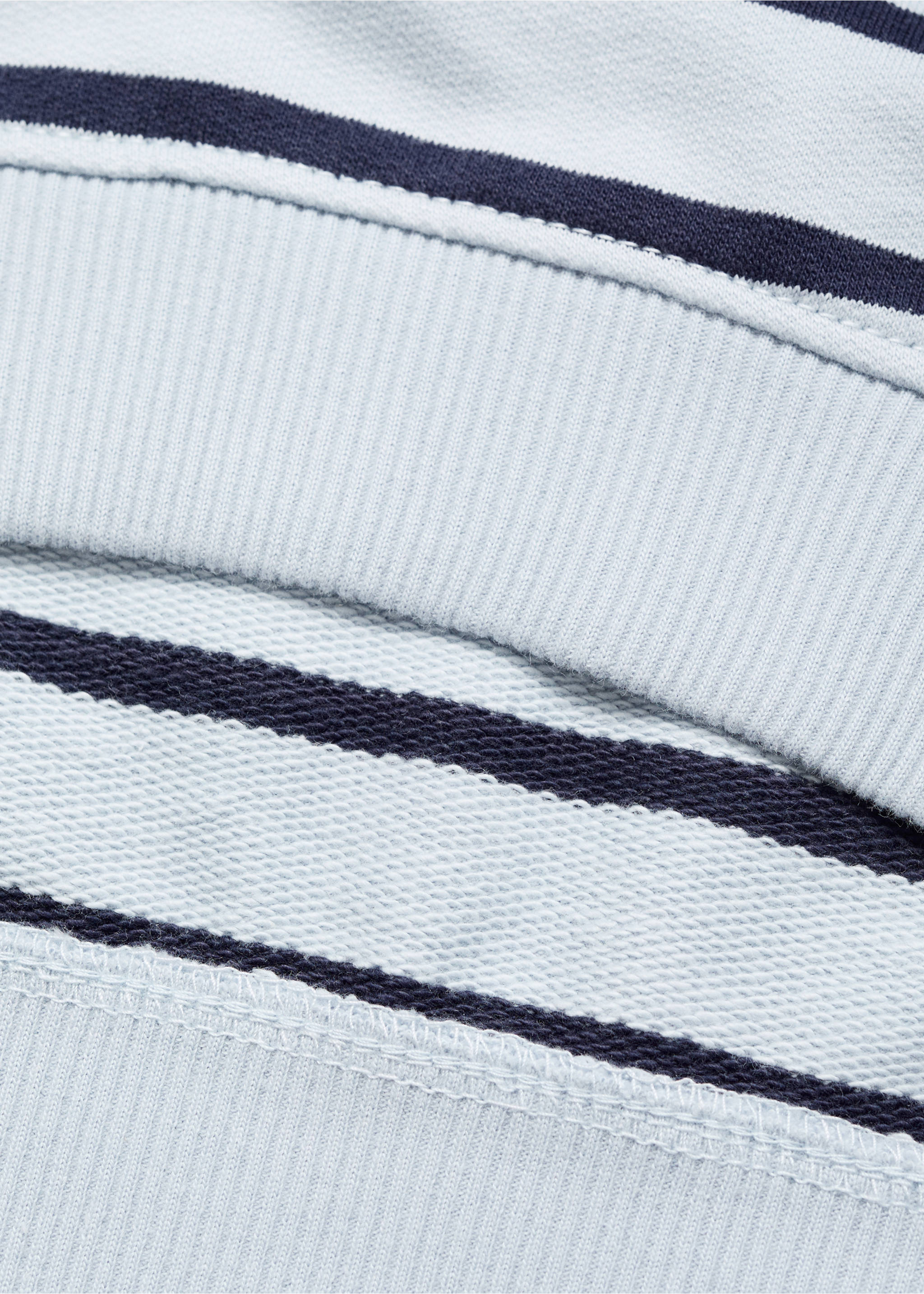 Sweat brodé cœur - Détail de l'article 0, Bleu ciel. Ref: 17073282-00.