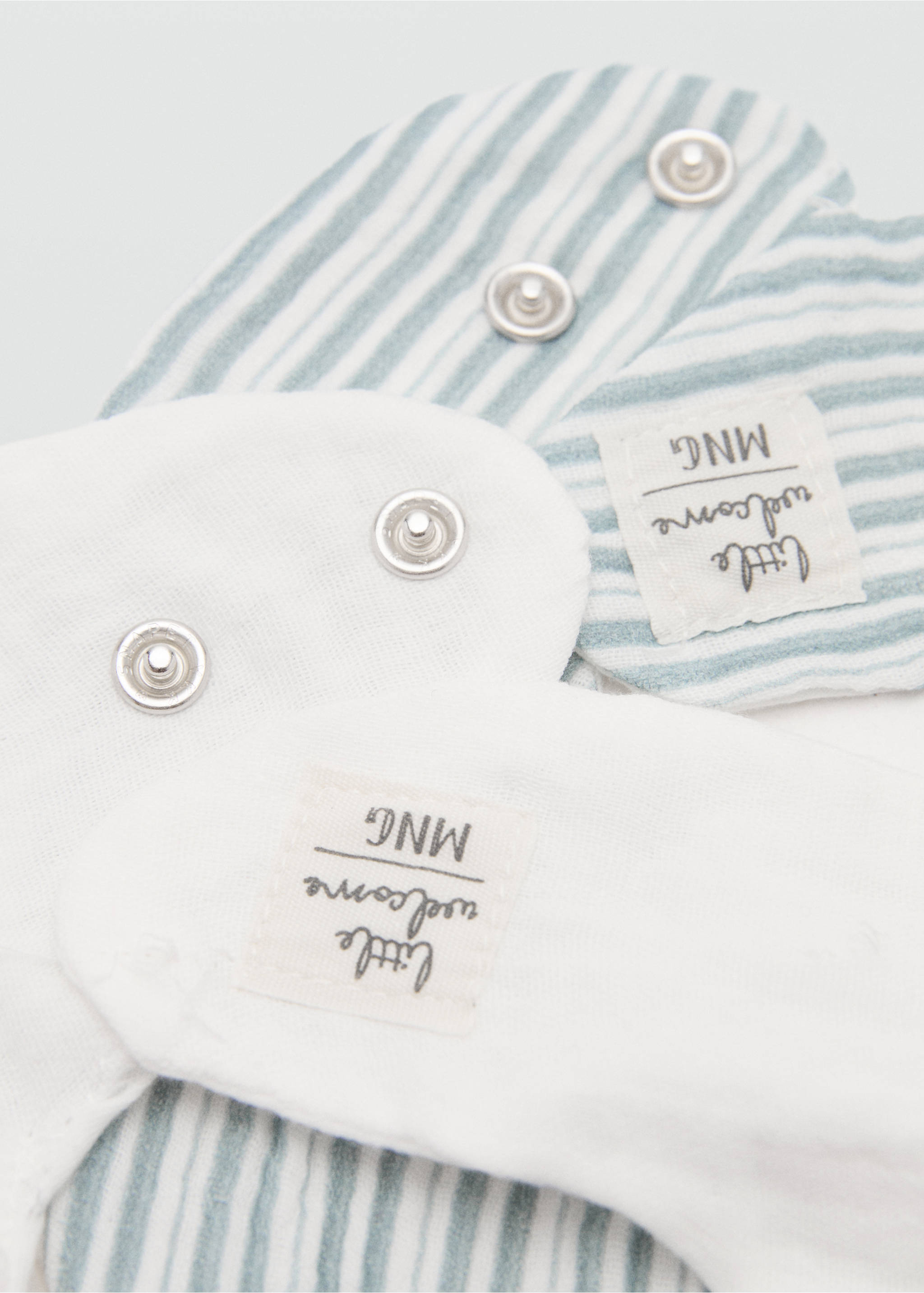 2-er Pack Lätzchen - Detail des Artikels 1, Pastellgrün. Ref: 17073312-00.