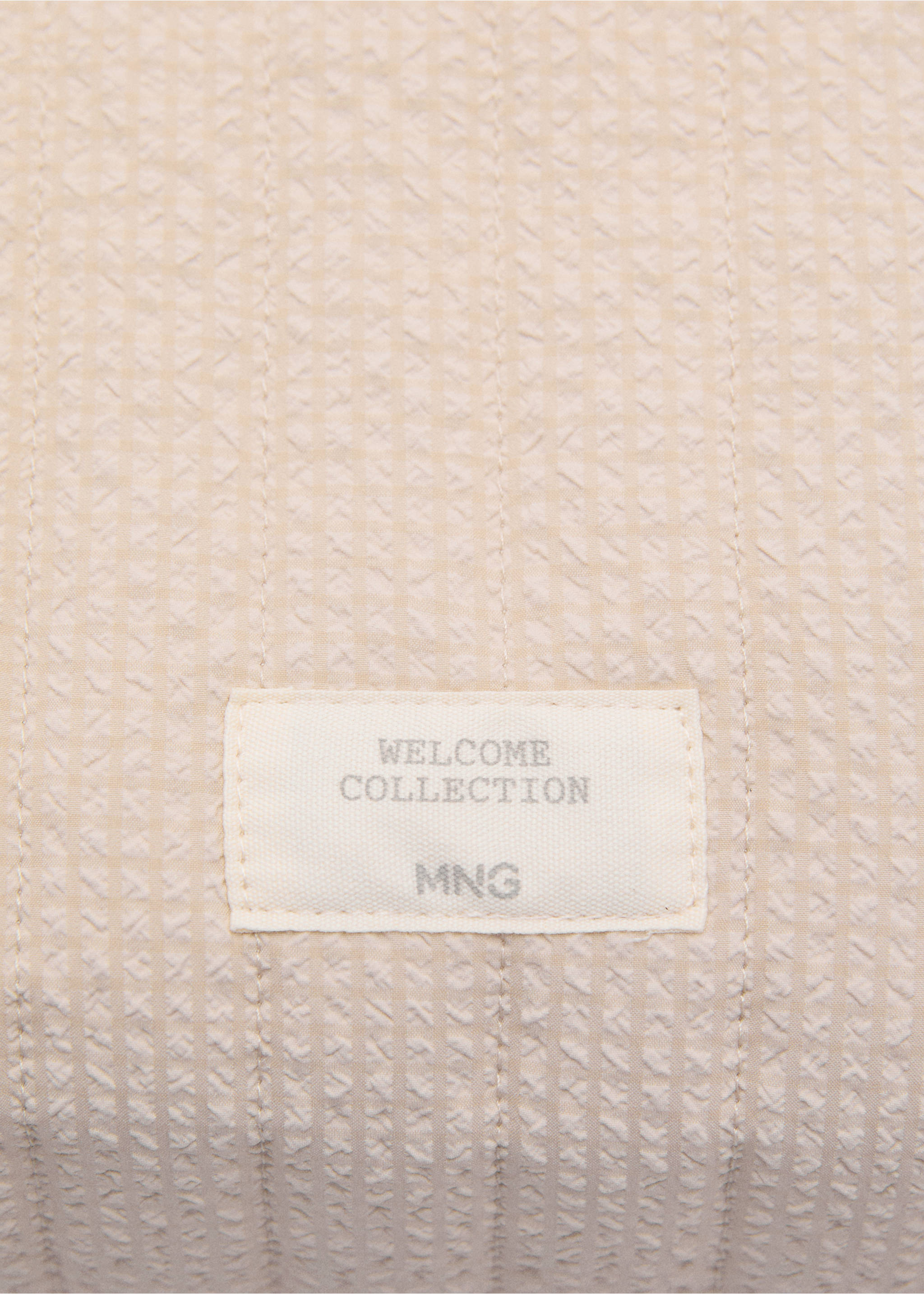 Textured cosmetics bag - Details of the article 1, Sand. Ref: 17073316-00.