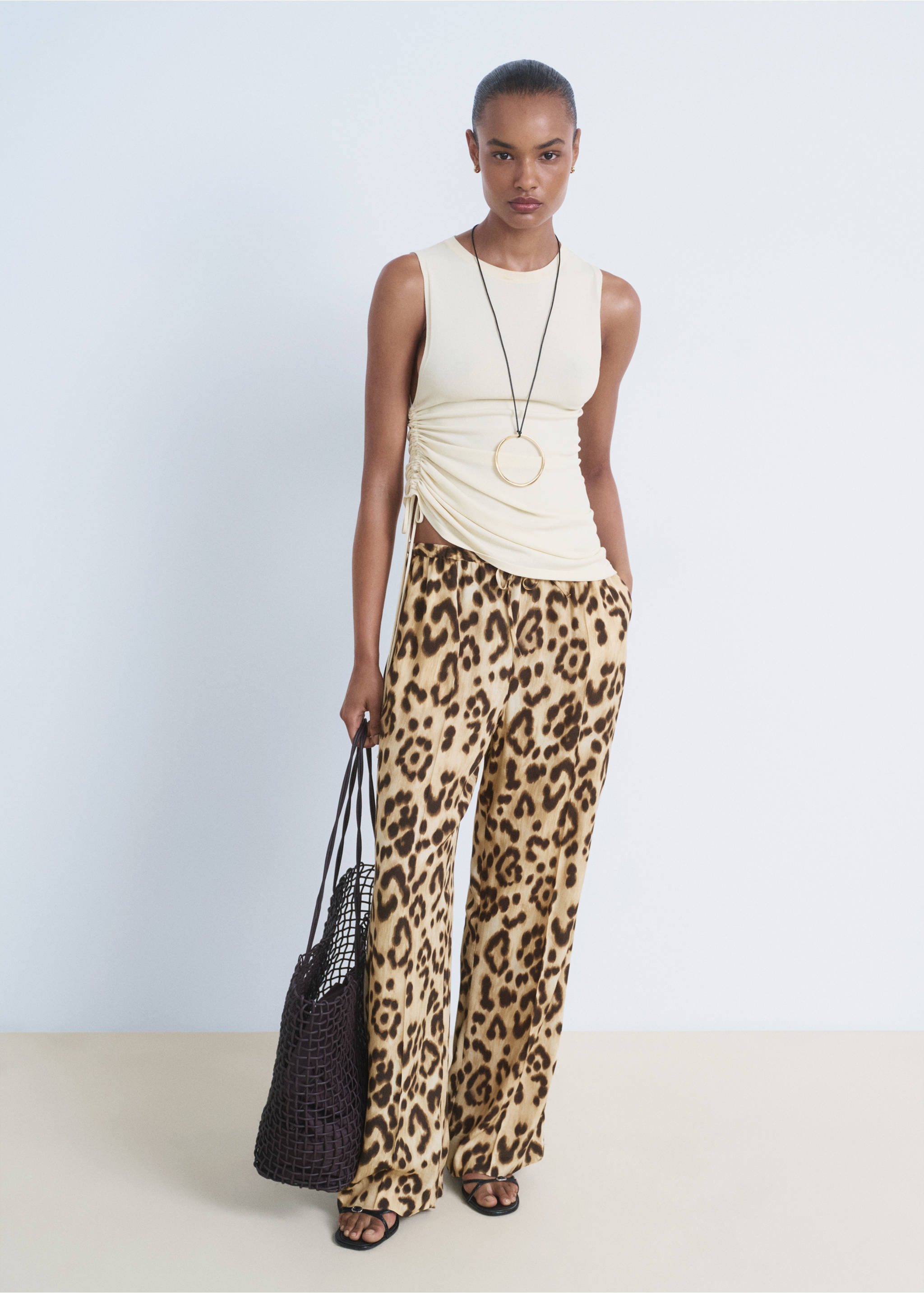 Pantalón recto leopardo - Plano general, Beige. Ref: 17073326-00.
