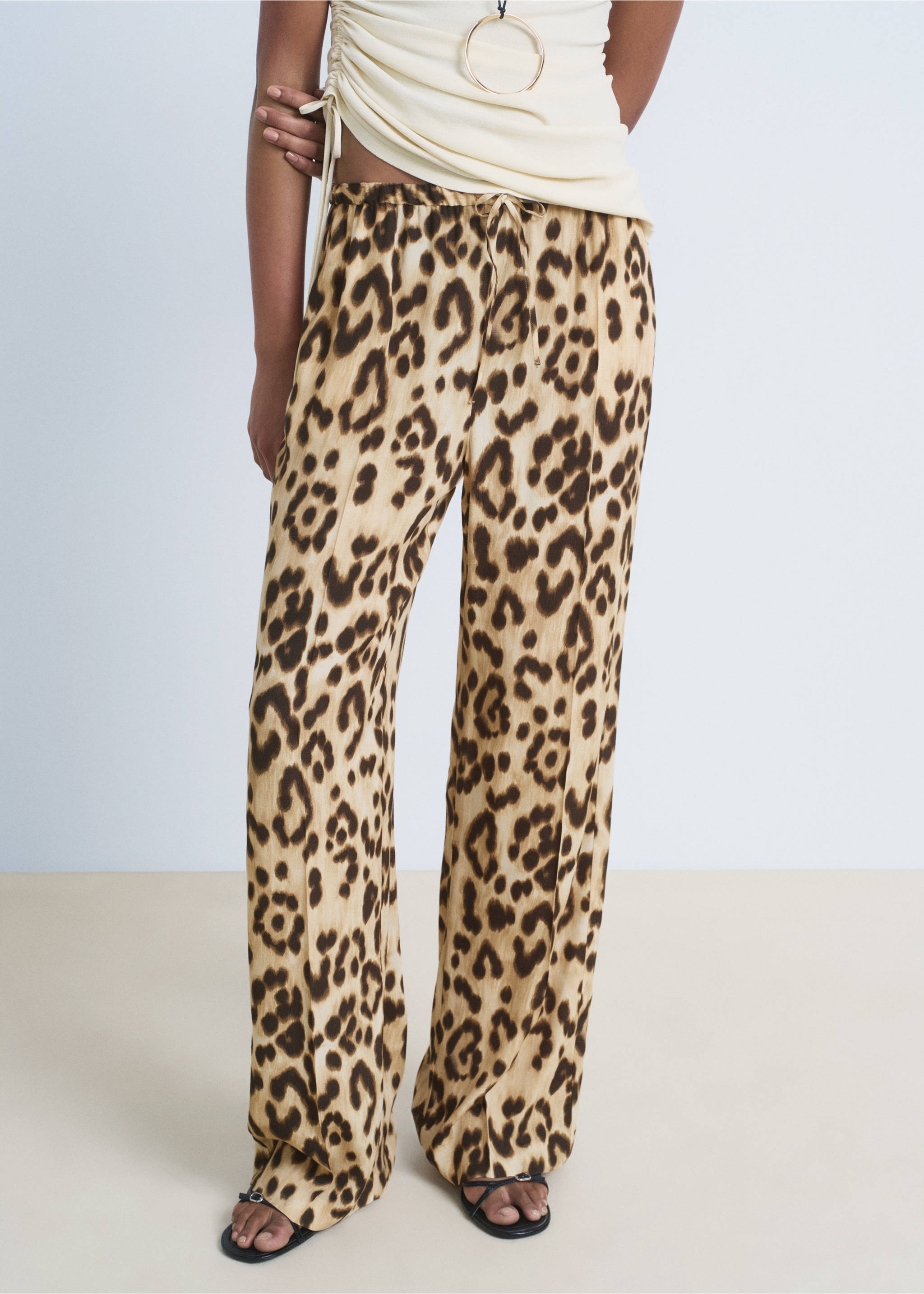 Pantalón recto leopardo - Plano medio, Beige. Ref: 17073326-00.
