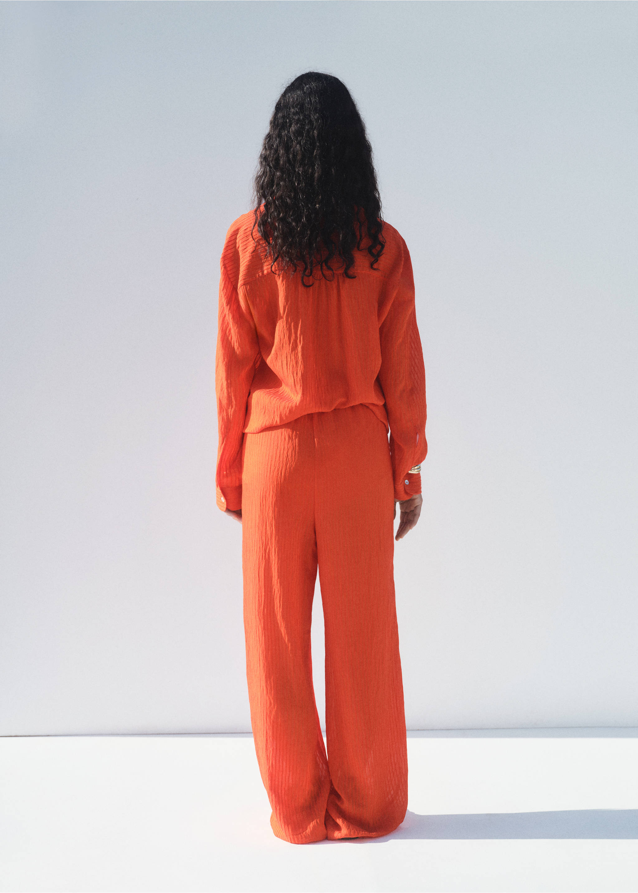 Straight-leg crinkled-effect trousers - Reverse of the article, Orange. Ref: 17073328-00.