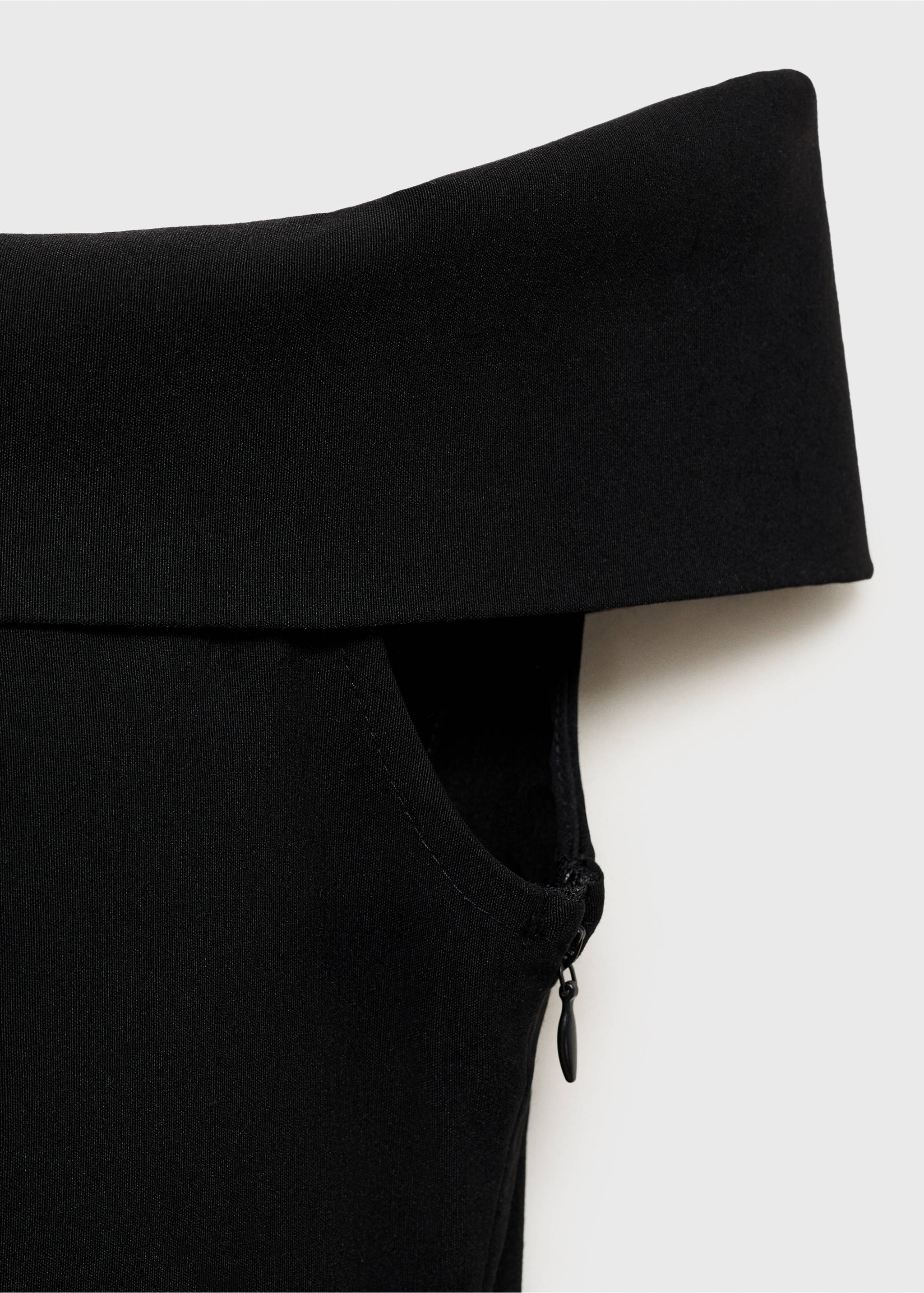 Trägerloses Kleid mit Schleifen-Detail - Detail des Artikels 7, Schwarz. Ref: 17073329-00.