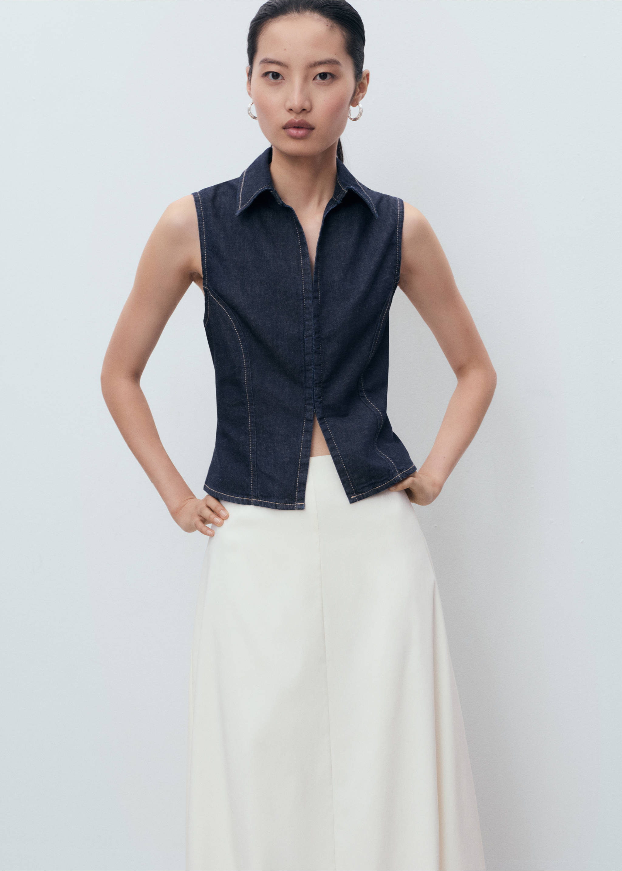 Denim top with contrast stitching - Details of the article 2, Open Blue. Ref: 17073331-00.