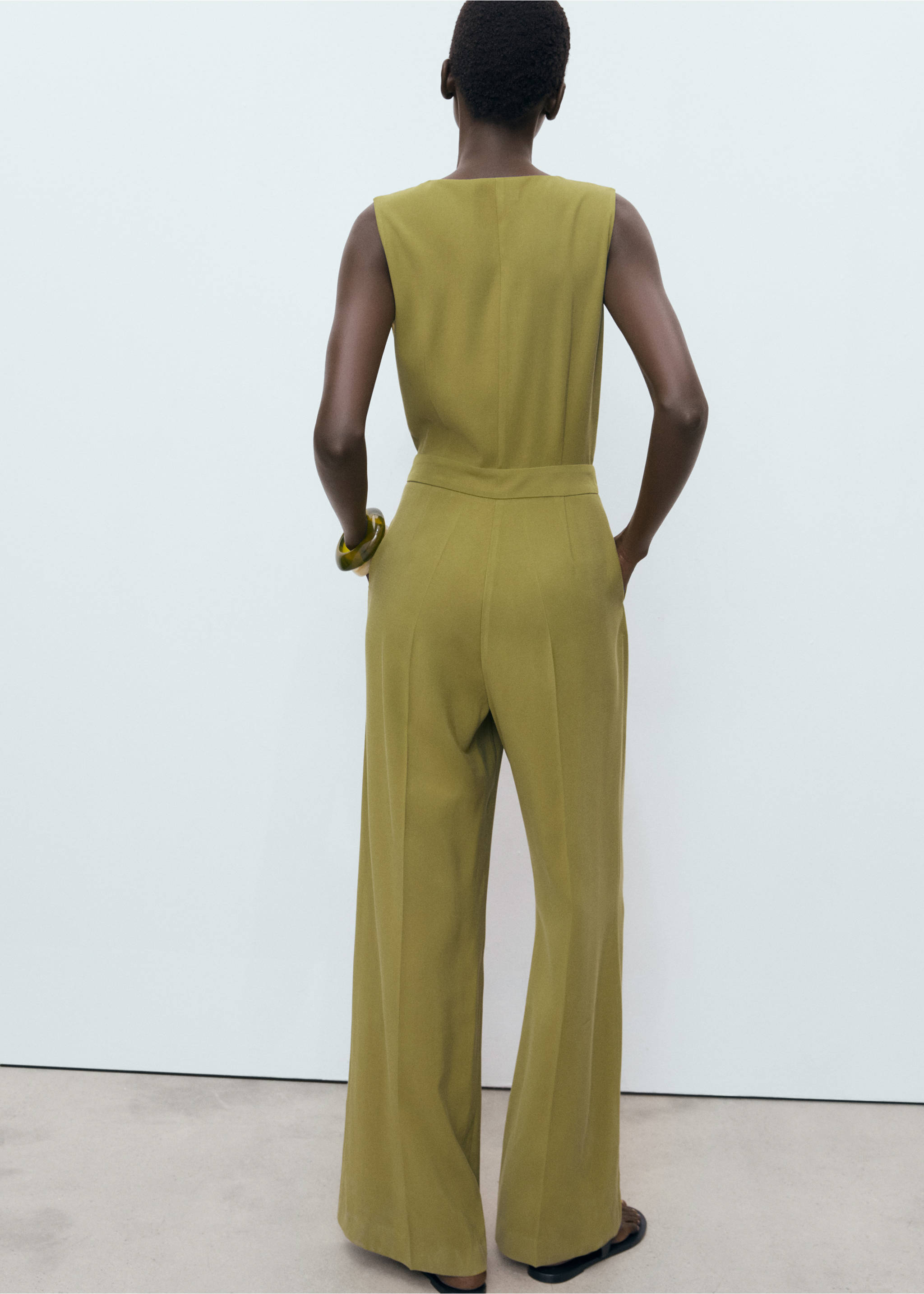 Langer Jumpsuit mit Brusttasche - Rückseite des Artikels, Grün. Ref: 17073332-00.