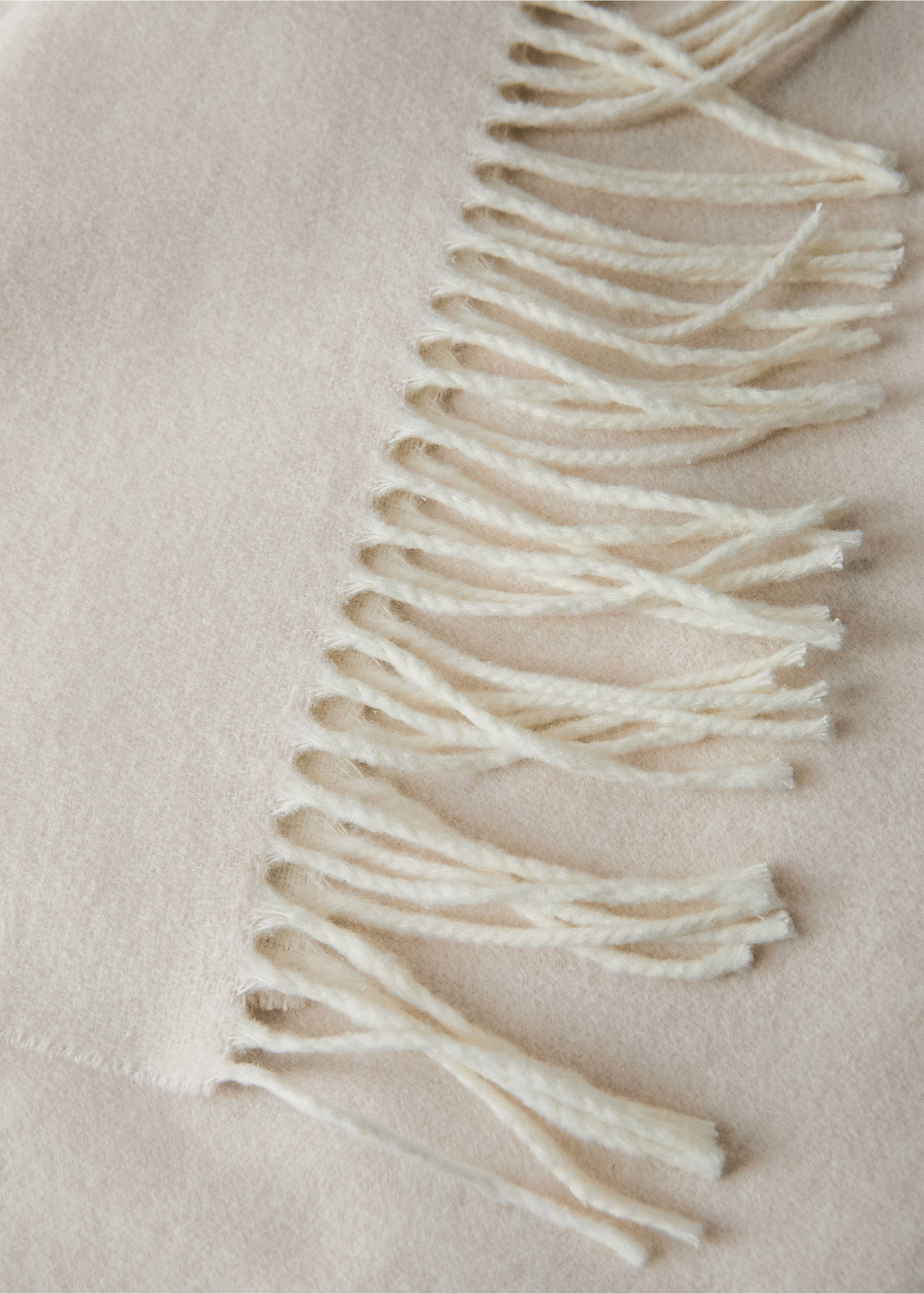 Double-sided cotton blanket with fringes - Details of the article 2, Sand. Ref: 17073335-00.