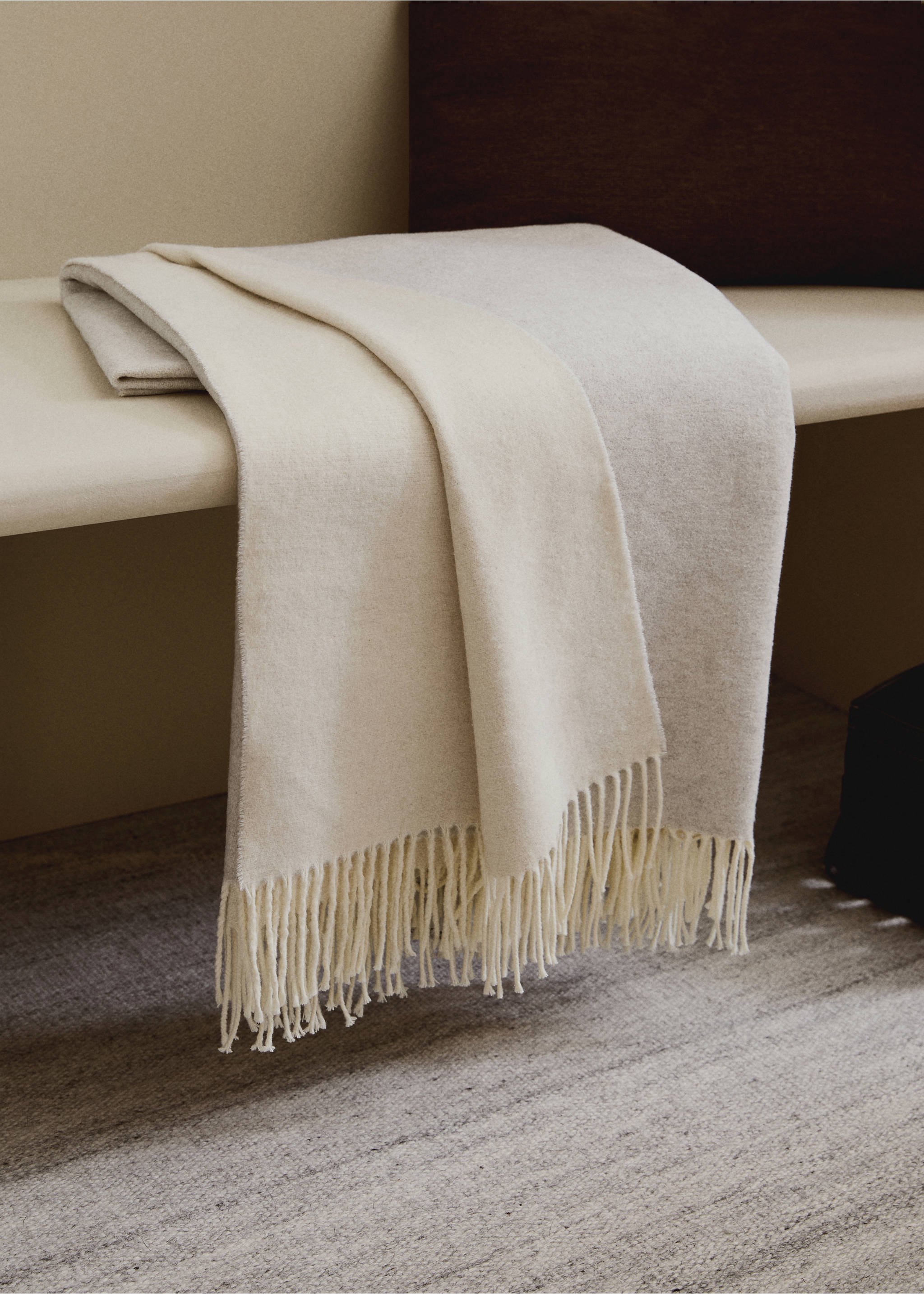 Double-sided cotton blanket with fringes - General plane, Grey. Ref: 17073335-00.