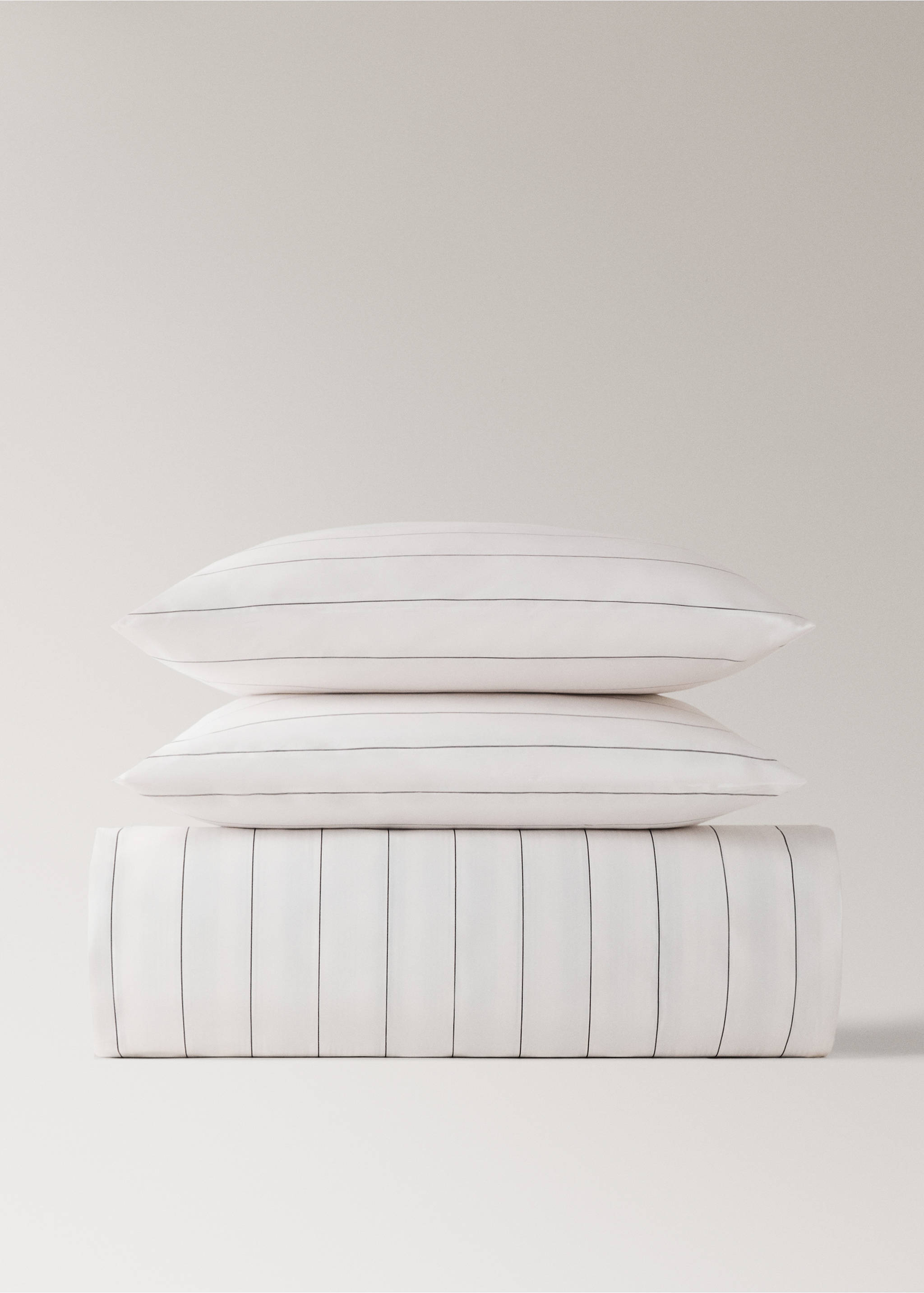 Reversible striped cotton duvet cover for 180/200 cm bed - Details of the article 4, Off White. Ref: 17053813-00.