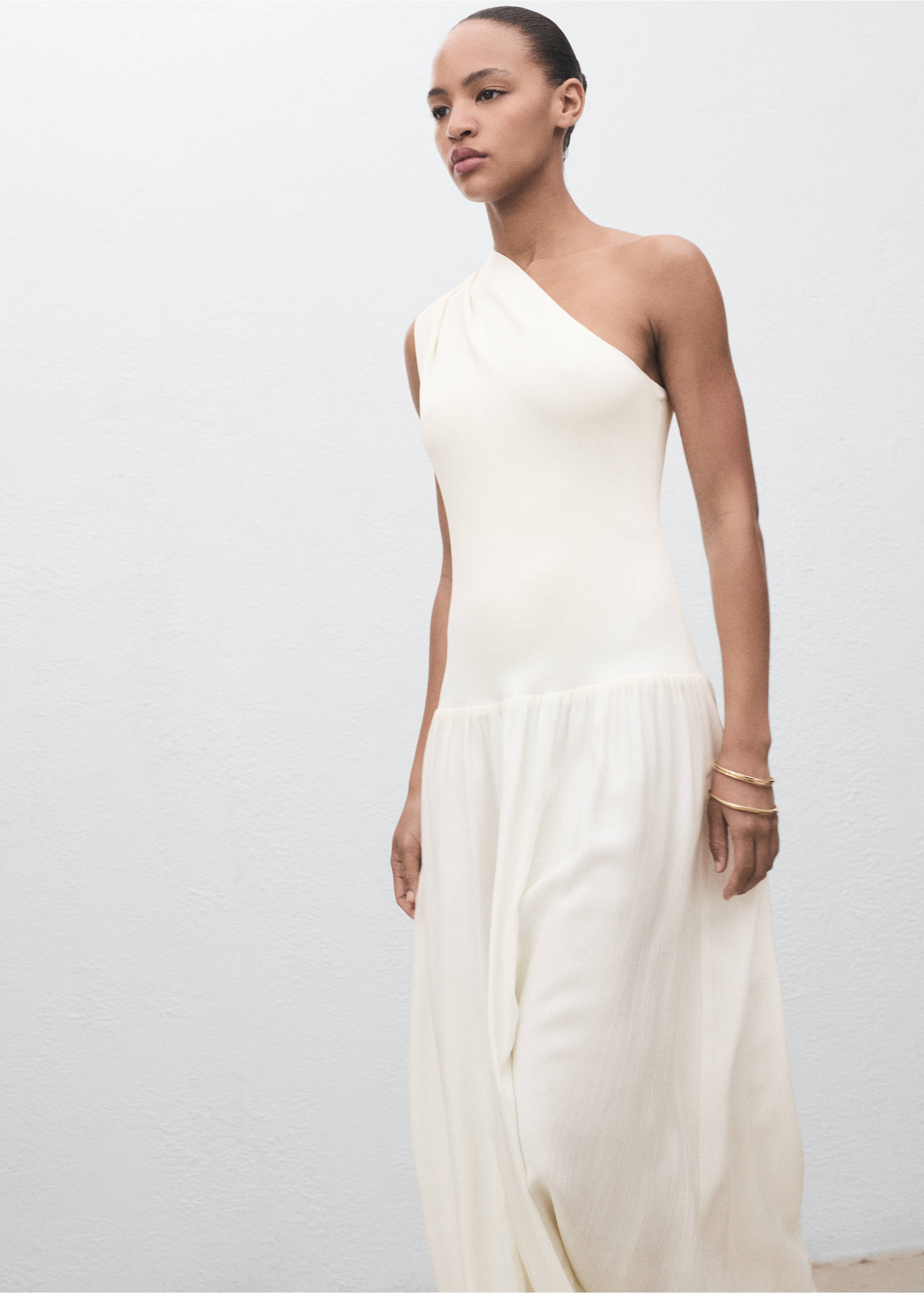 Asymmetrisches Strickkleid mit kombiniertem Design - Mittlere Ansicht, Ecru. Ref: 17074081-00.