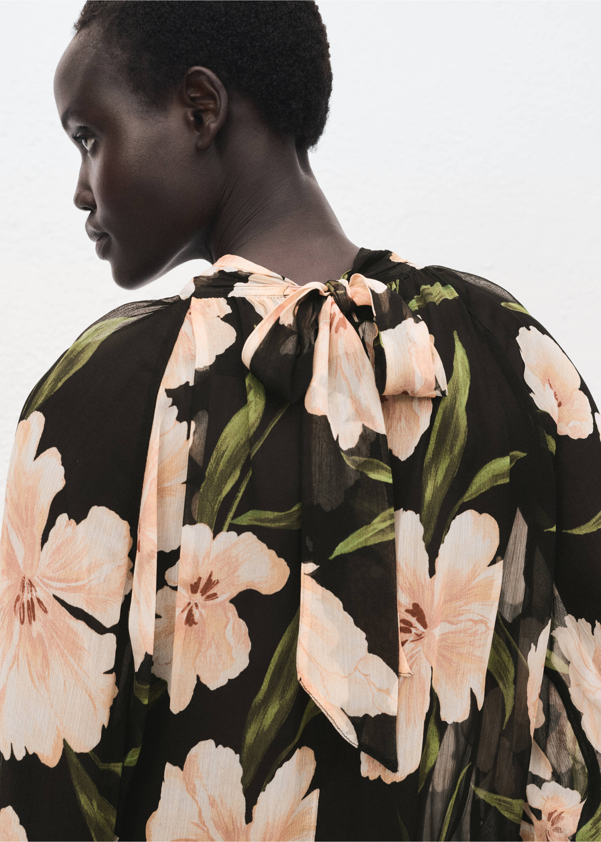 Semi-transparent floral blouse - Details of the article 6, Black. Ref: 17074099-00.