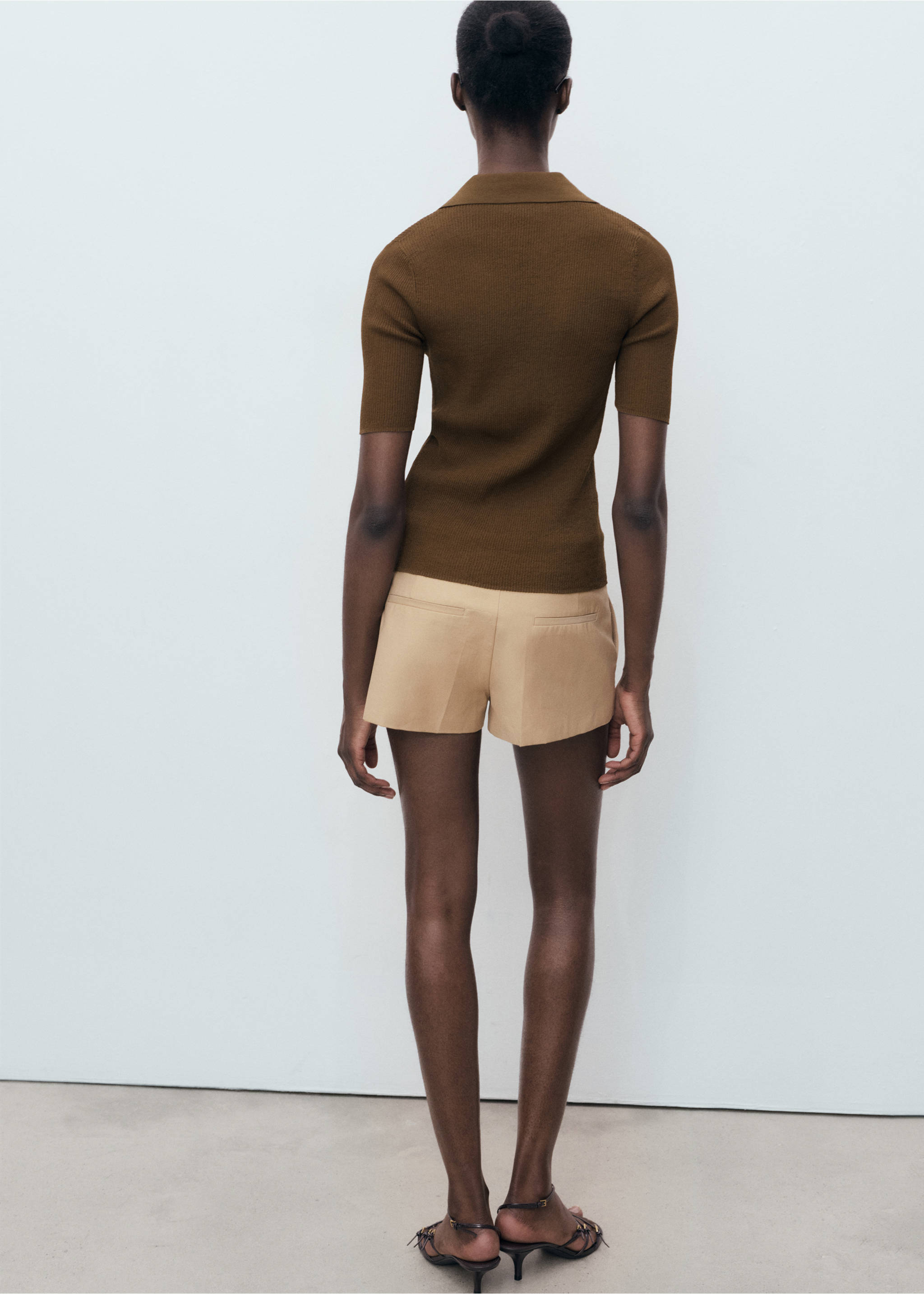 Ribbed polo-neck sweater - Reverse of the article, Chocolate. Ref: 17074102-00.