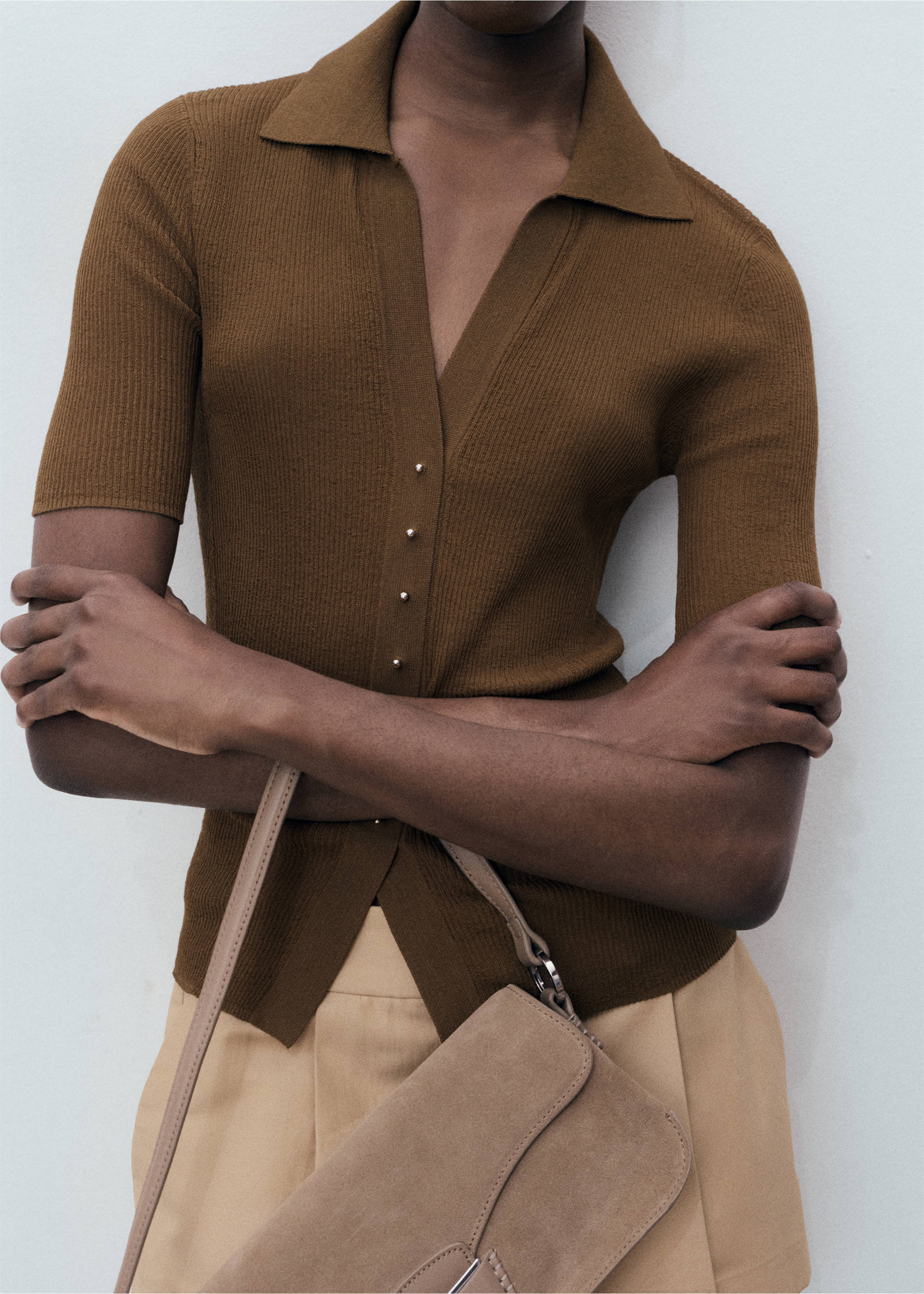 Ribbed polo-neck sweater - Details of the article 6, Chocolate. Ref: 17074102-00.