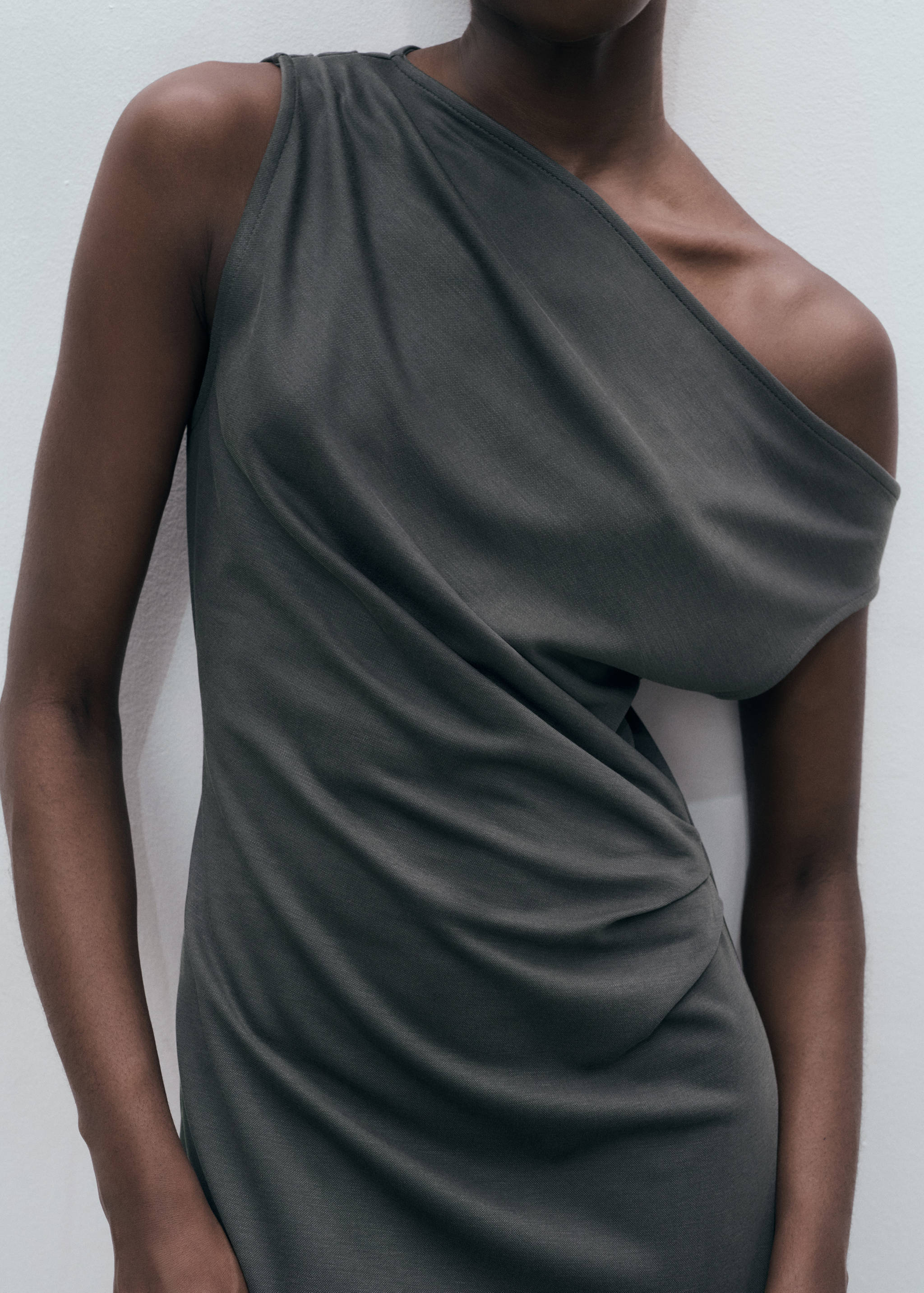 Asymmetrical pleated dress - Details of the article 6